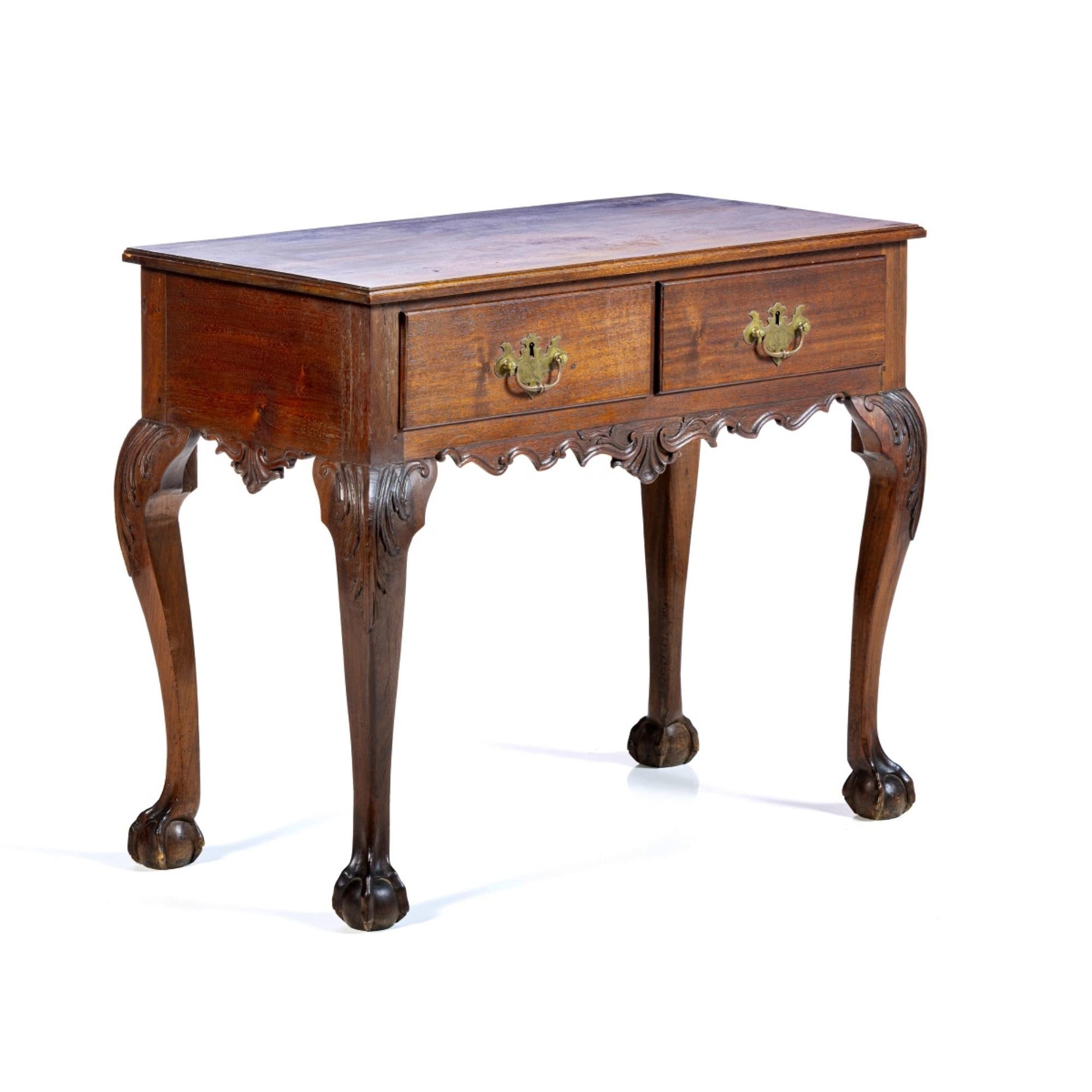 Hand-Crafted Portuguese Table 18th Century in Mahogany For Sale