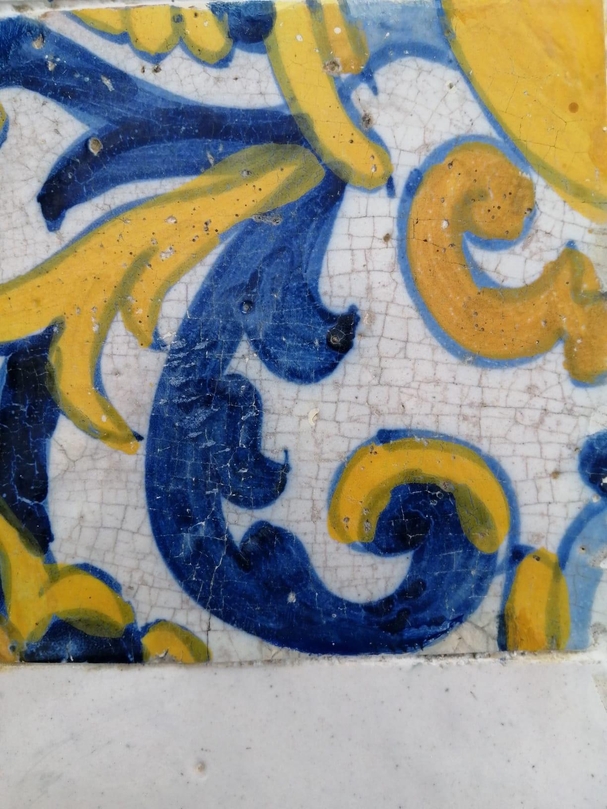 Portuguese Tile Polychrome Composition, 17th Century  In Fair Condition For Sale In Lisbon, PT