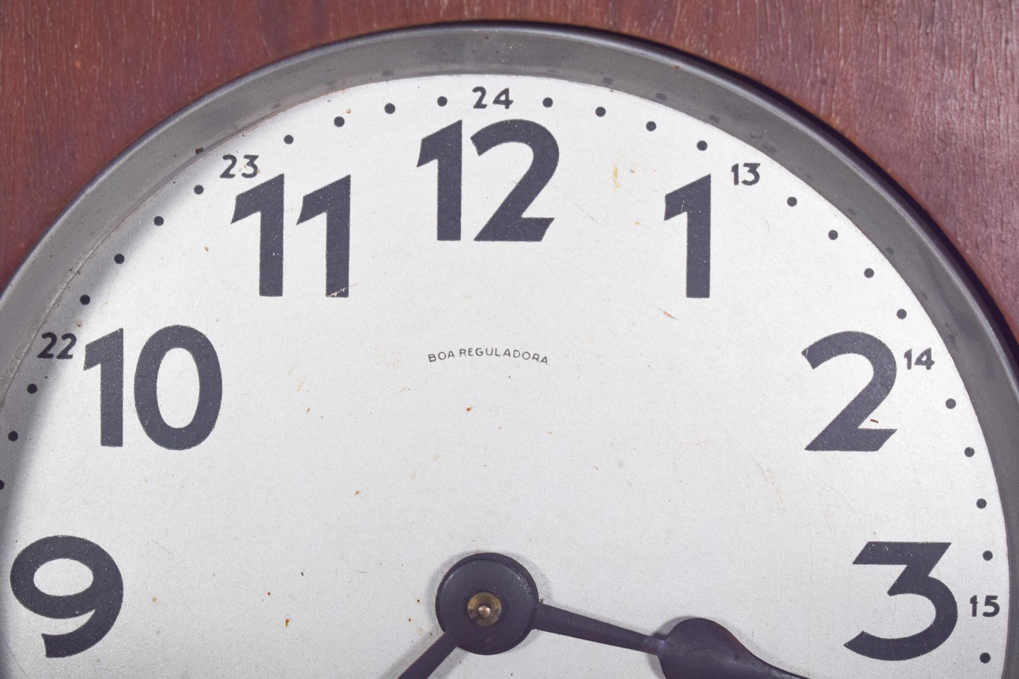 Portuguese Wall Clock, Art Deco In Fair Condition For Sale In Lisboa, Lisboa