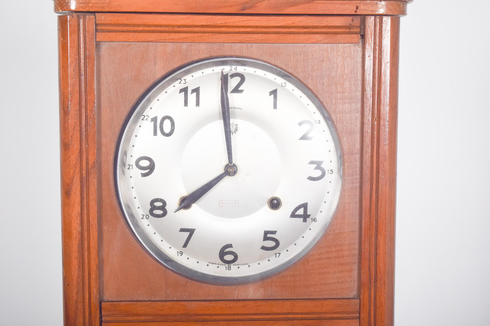 Portuguese Wall Clock, Fábrica Reguladora, SARL (Moderne) im Angebot