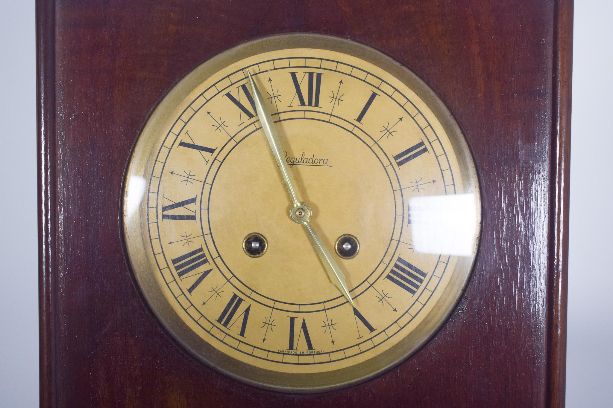 Portuguese Wall Clock, Fábrica Reguladora, SARL In Fair Condition For Sale In Lisboa, Lisboa