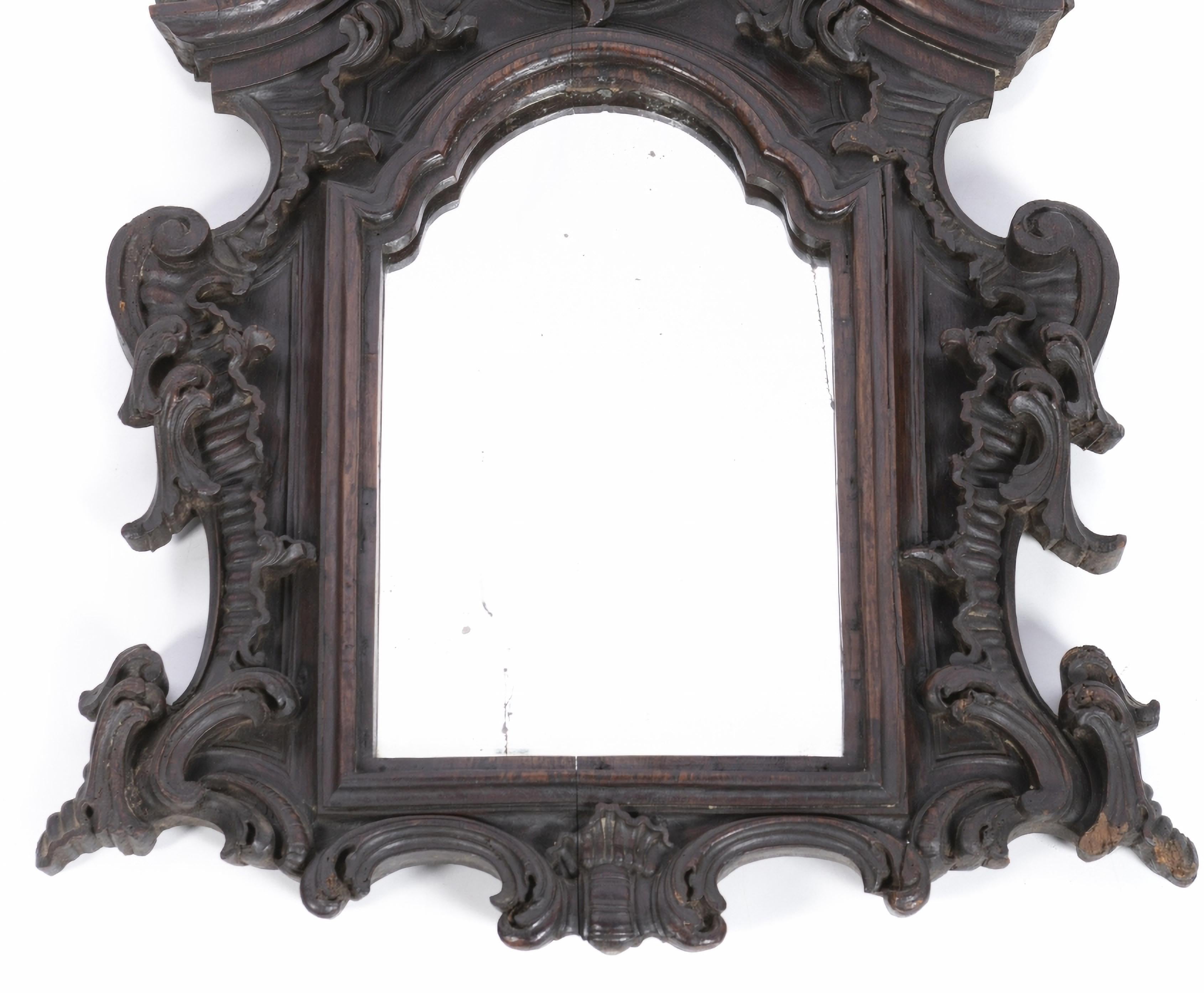 Wall mirror
18th century Portuguese, frame in chestnut wood with carvings.
Small defects.
Dimension: 103 x 67 cm.
Good condition.
     