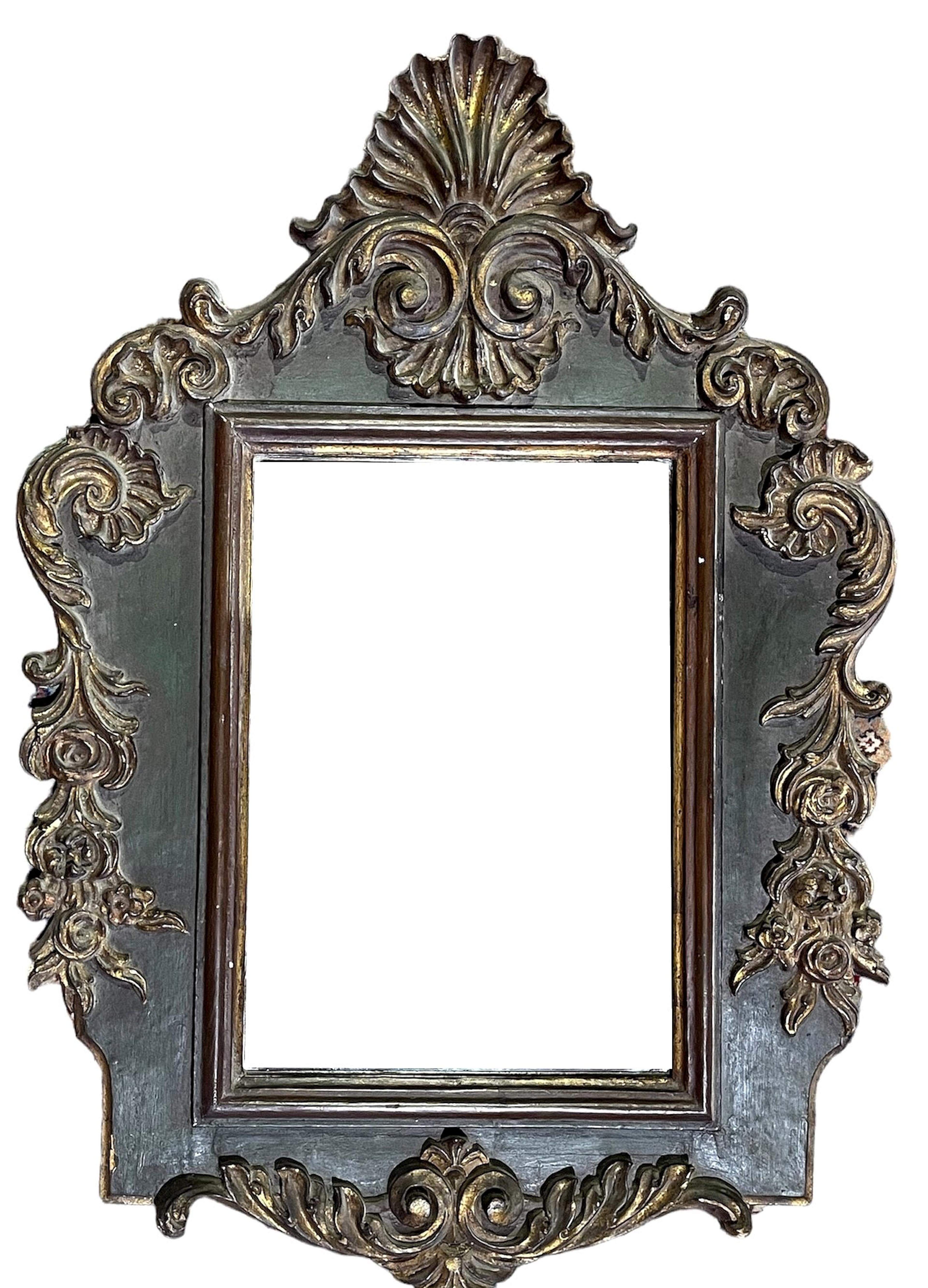 PORTUGUESE WALL MIRROR

from the 19th century, 
in carved wood with gilding. 
Dim.: 99 x 68 cm.
good condition