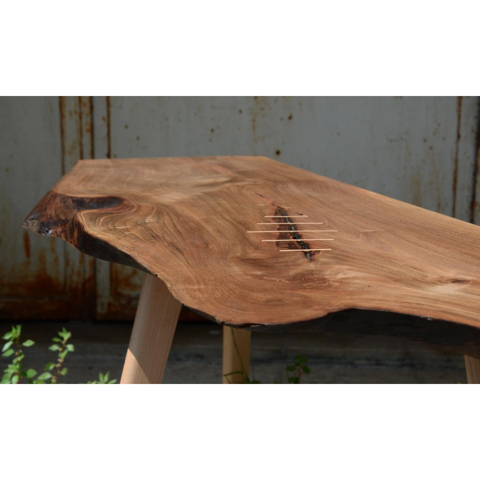 Portuguese Walnut coffee table  In New Condition For Sale In Lisboa, PT