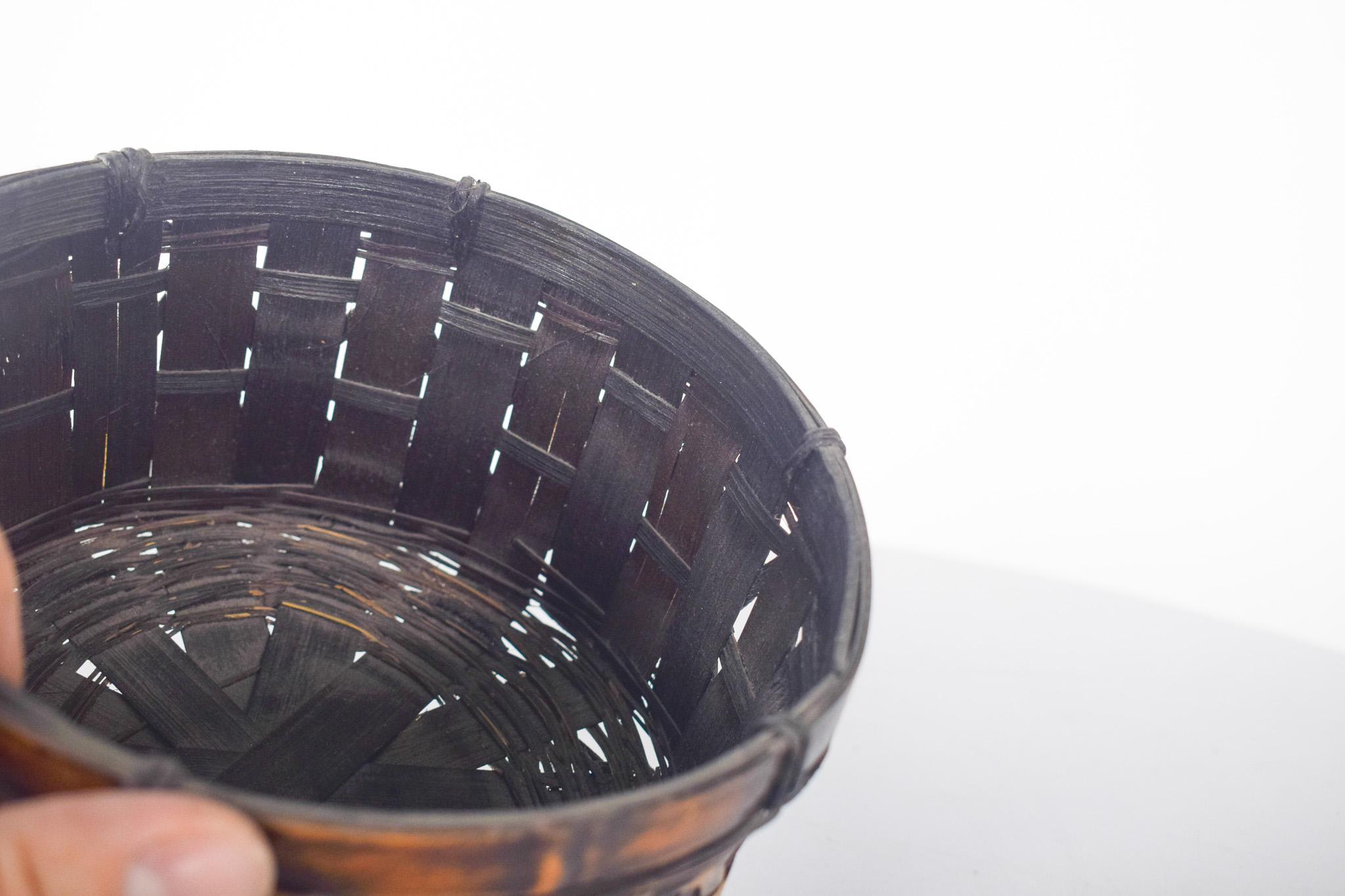 Portuguese Wicker Basket In Fair Condition For Sale In Lisboa, Lisboa
