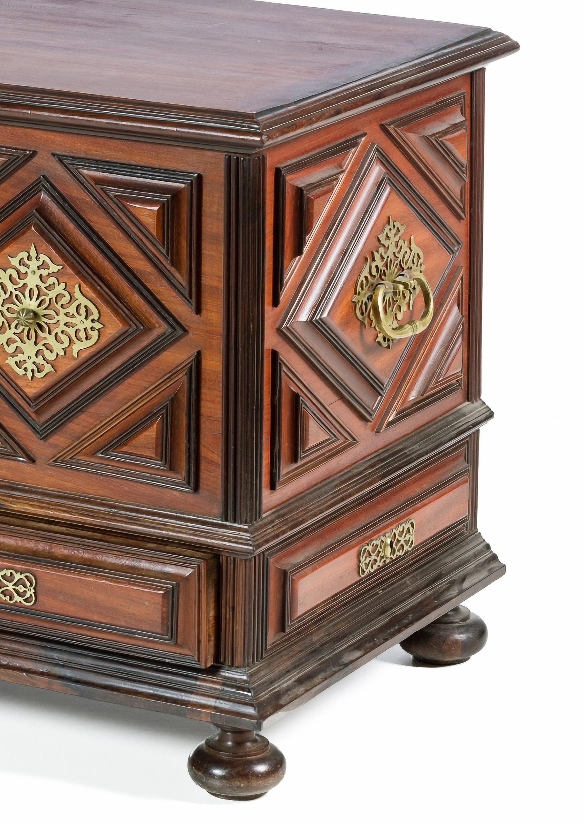 Rinascimento ARCA PORTOGHESE IN LEGNO  xVIII secolo in vendita