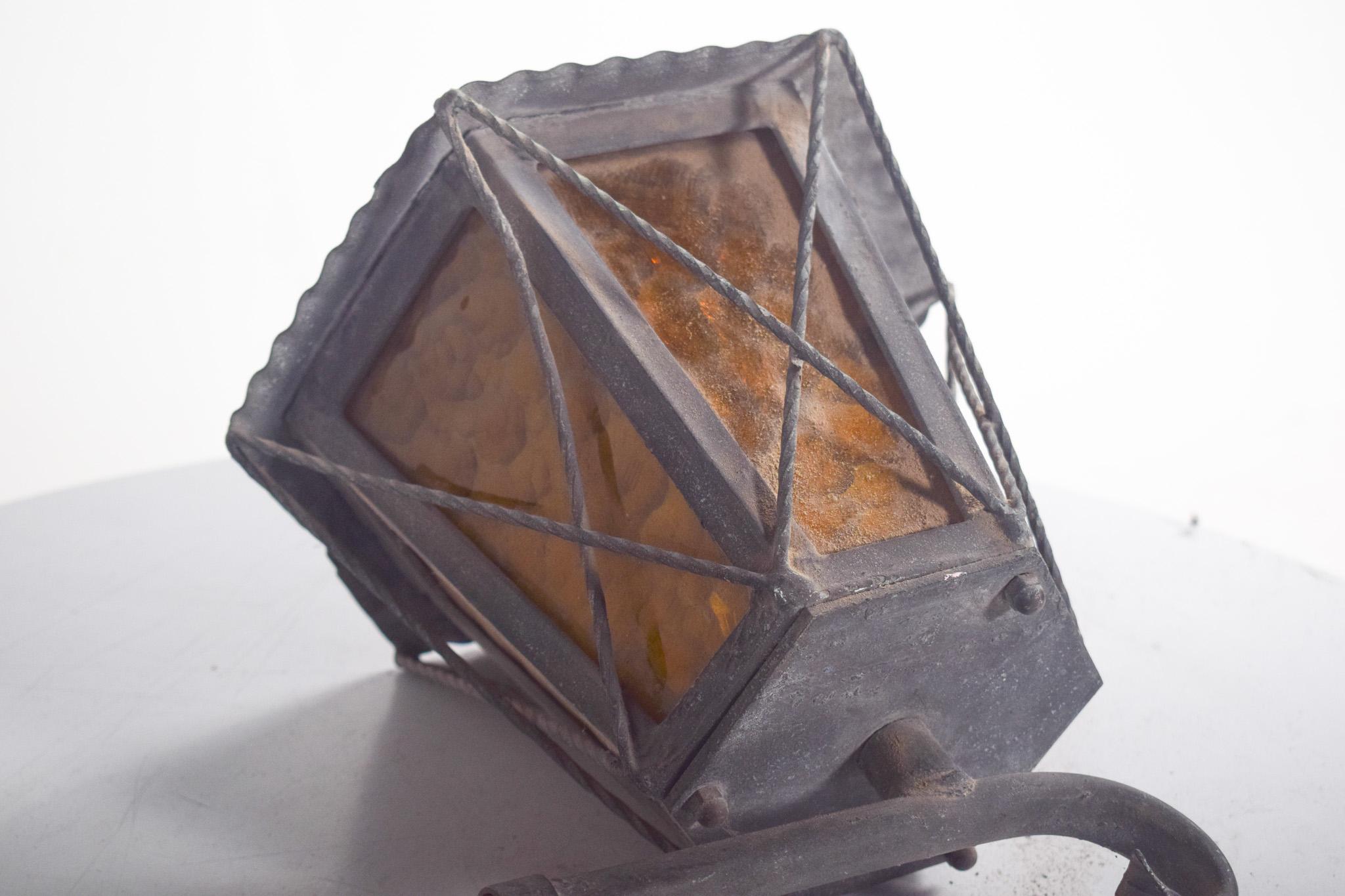 Ferro Lampada da strada portoghese in ferro battuto in vendita