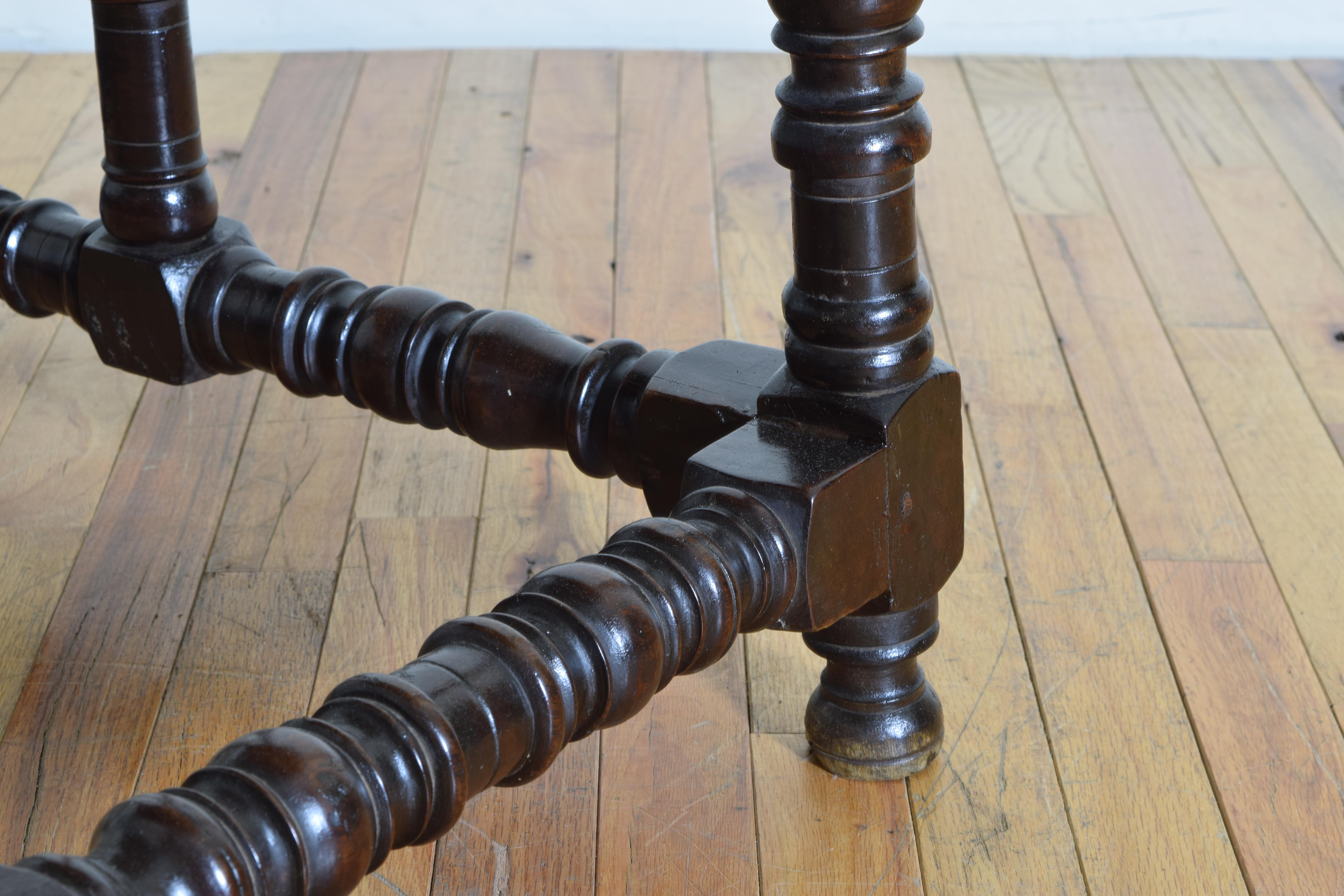 Portuguese Late Baroque Walnut and Inlaid 1-Drawer Drop-leaf Table 5