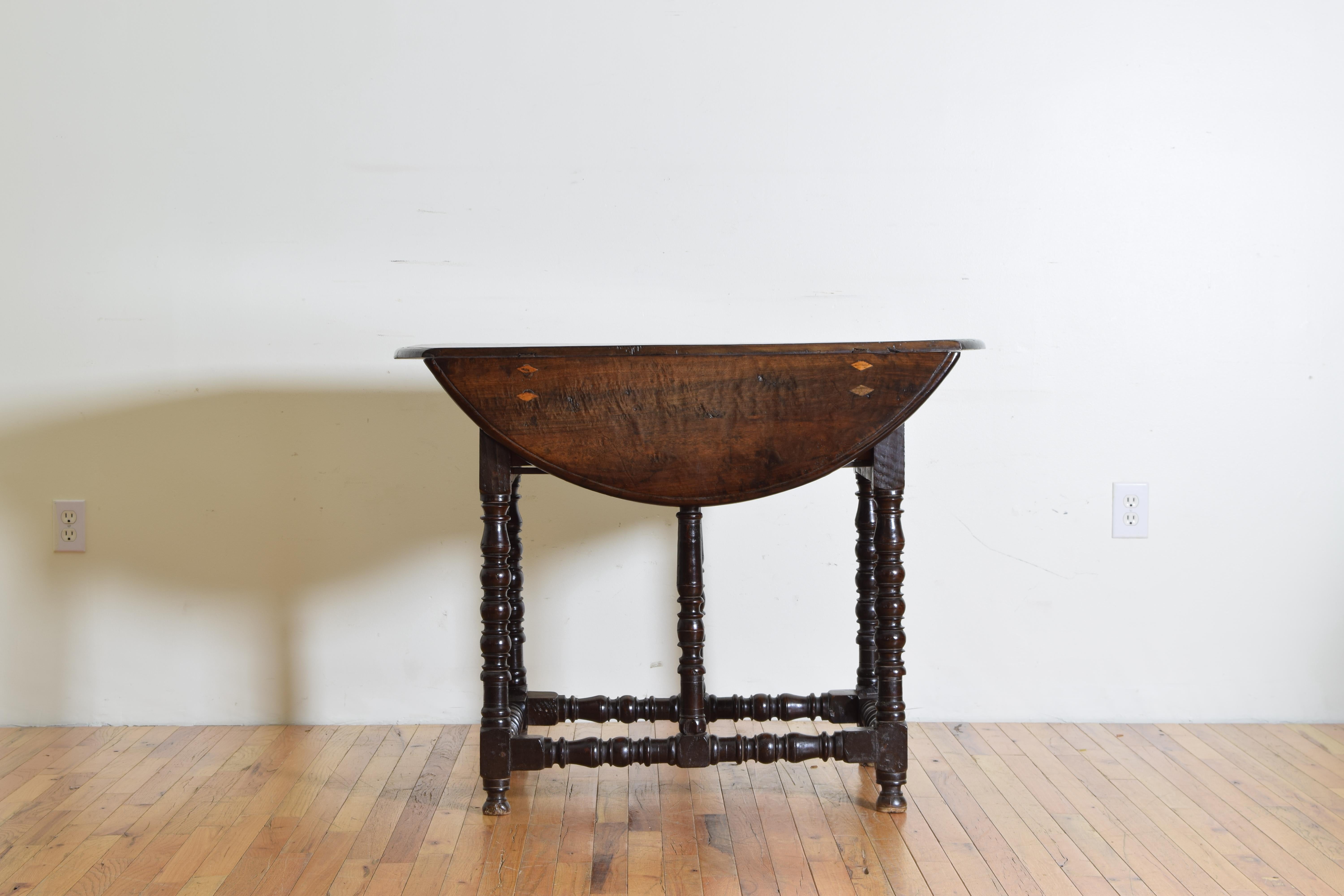 Portuguese Late Baroque Walnut and Inlaid 1-Drawer Drop-leaf Table In Good Condition In Atlanta, GA