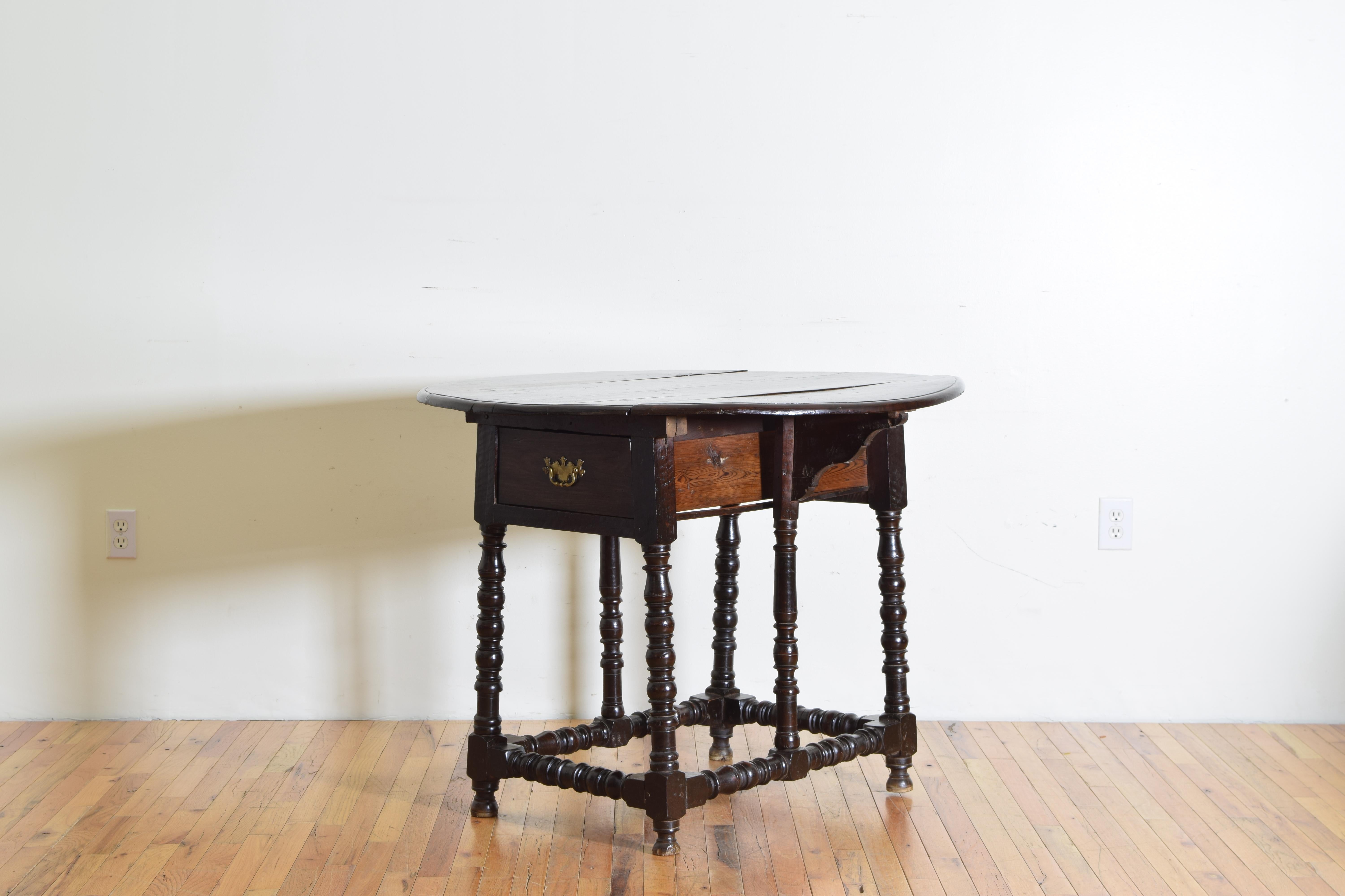 Portuguese Late Baroque Walnut and Inlaid 1-Drawer Drop-leaf Table 1