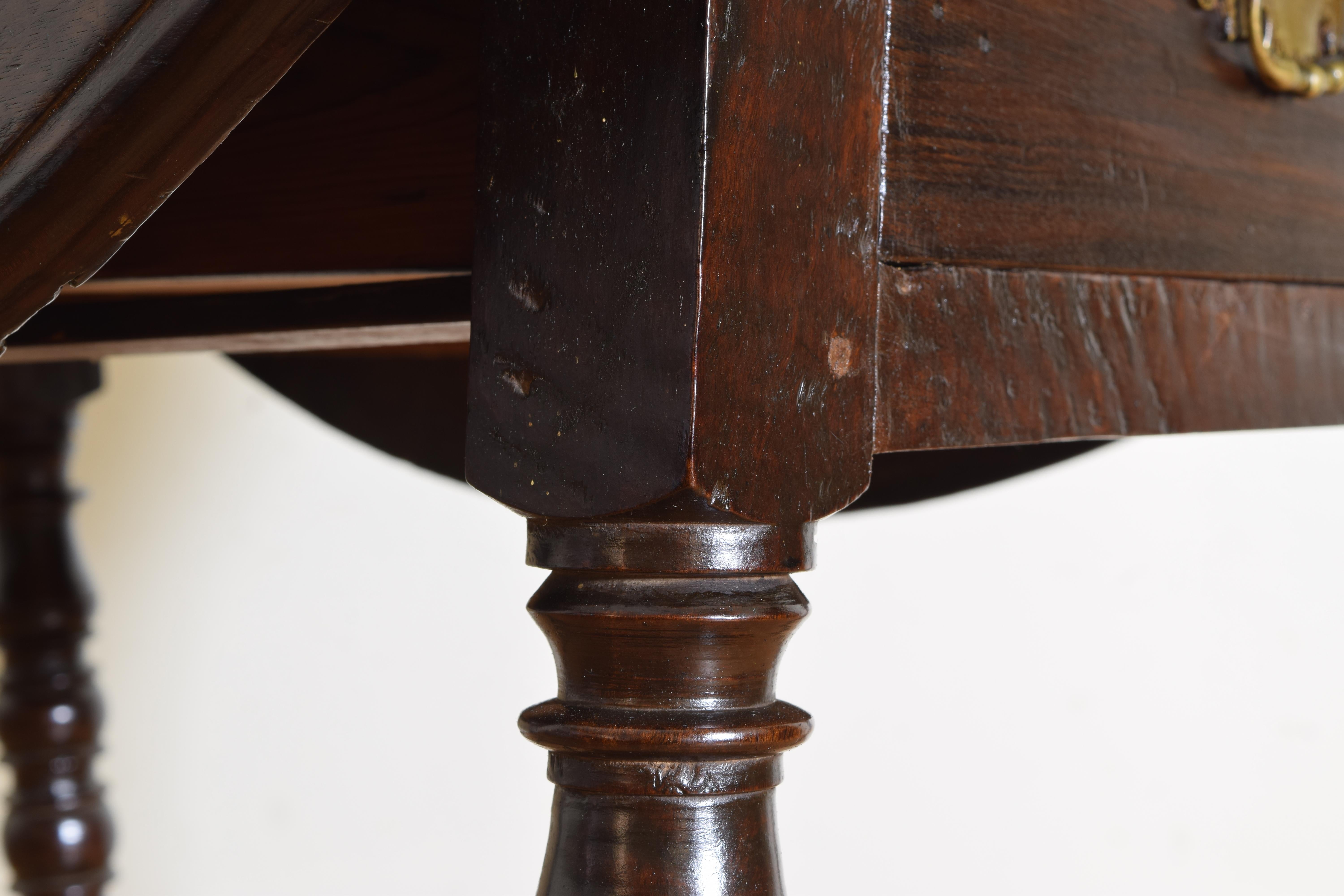 Portuguese Late Baroque Walnut and Inlaid 1-Drawer Drop-leaf Table 3