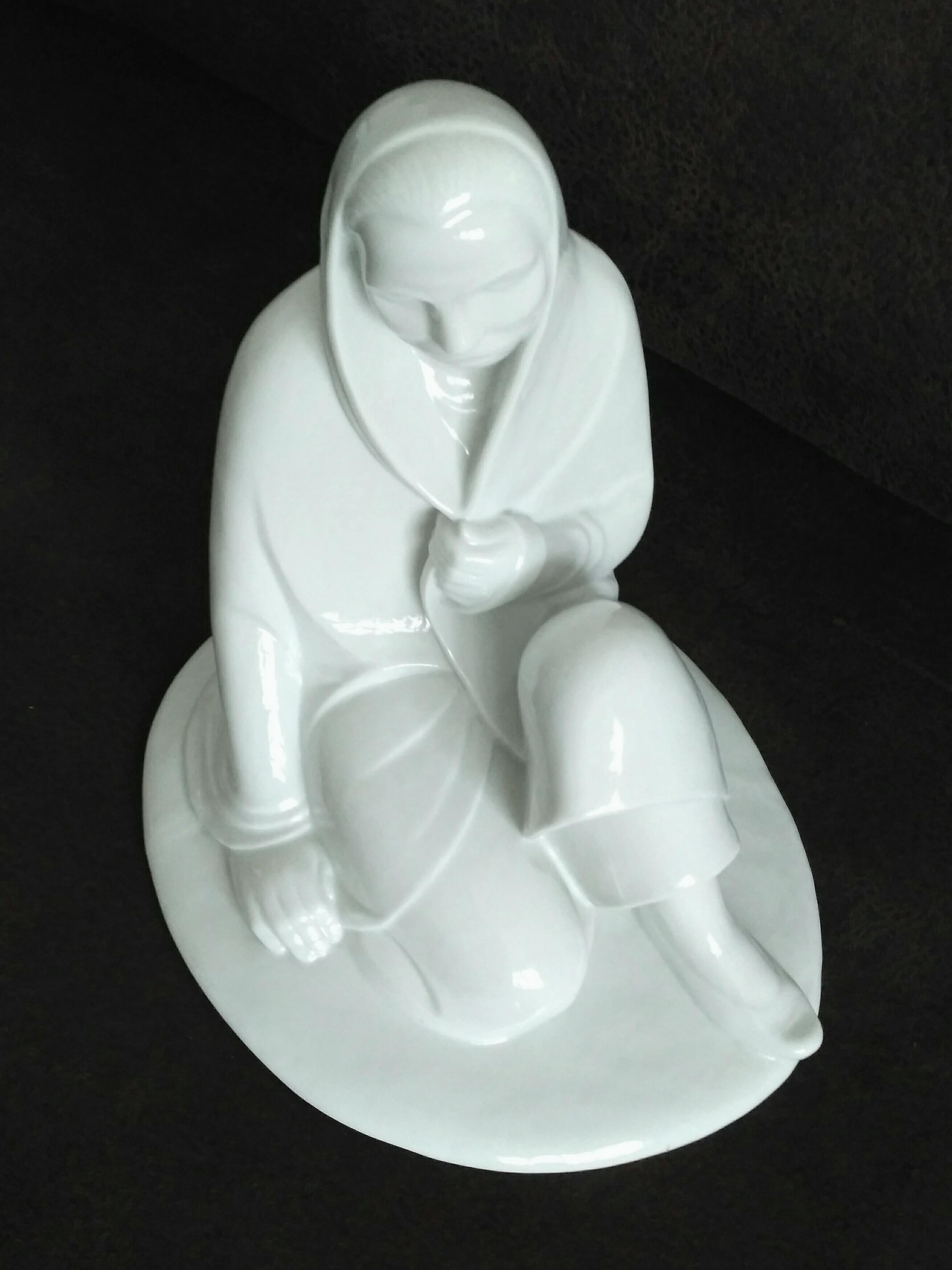 White porcelain figure. Young girl sitting on an oval base. Design 1908, by Ernst Barlach (Wedel 1870-1938 Rostock), Germany First original execution. Manufactured by Schwarzburger Porzellan Werkstätten für Porzellankunst. Stamped at the bottom: