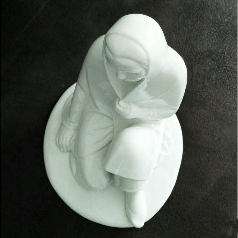Expressionist Porcelain Figure ‘Sitting Girl’ by Ernst Barlach, 1908 For Sale