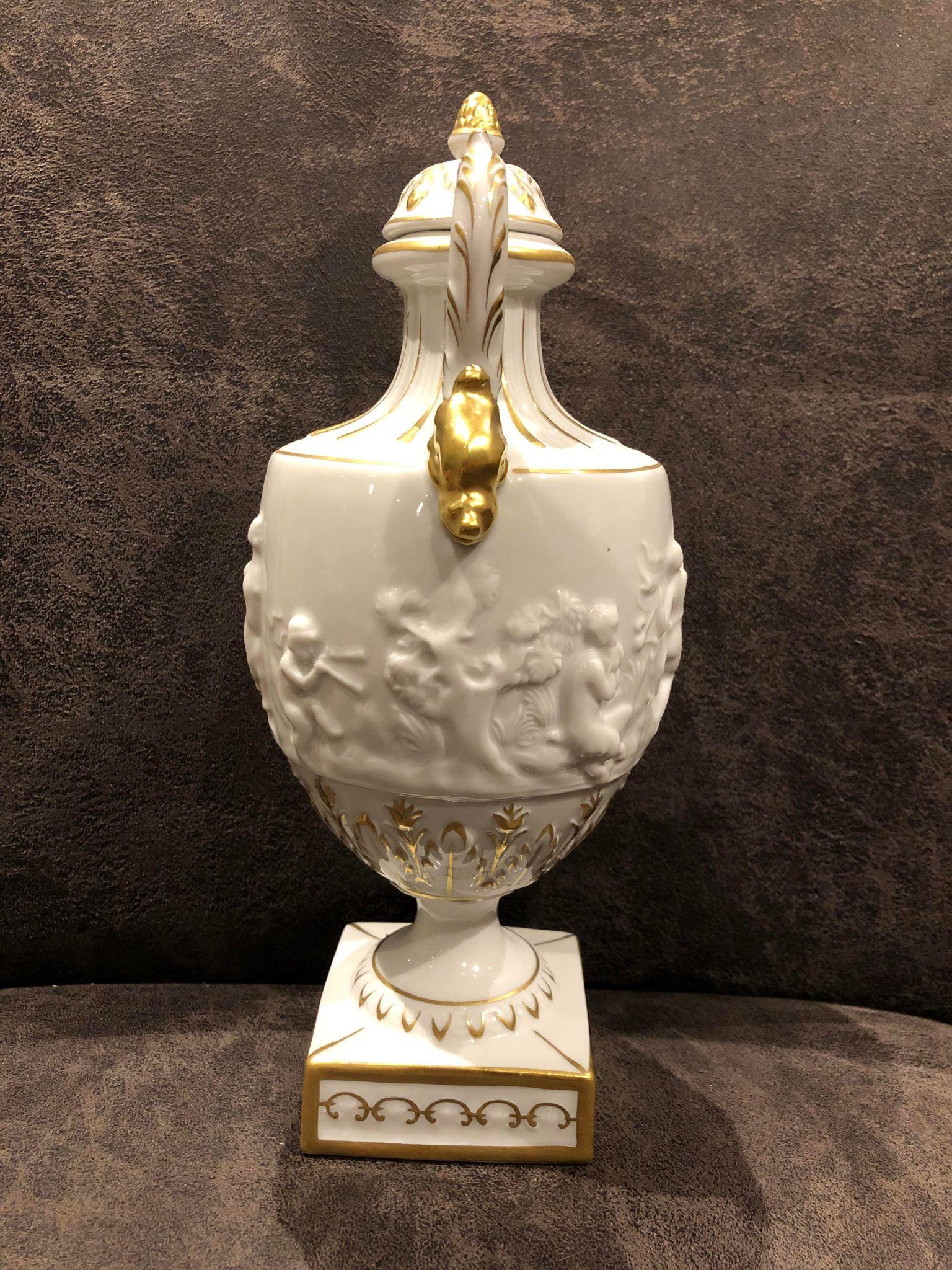 Milieu du XXe siècle Vase en porcelaine plaque Porzellanmanufactur en vente