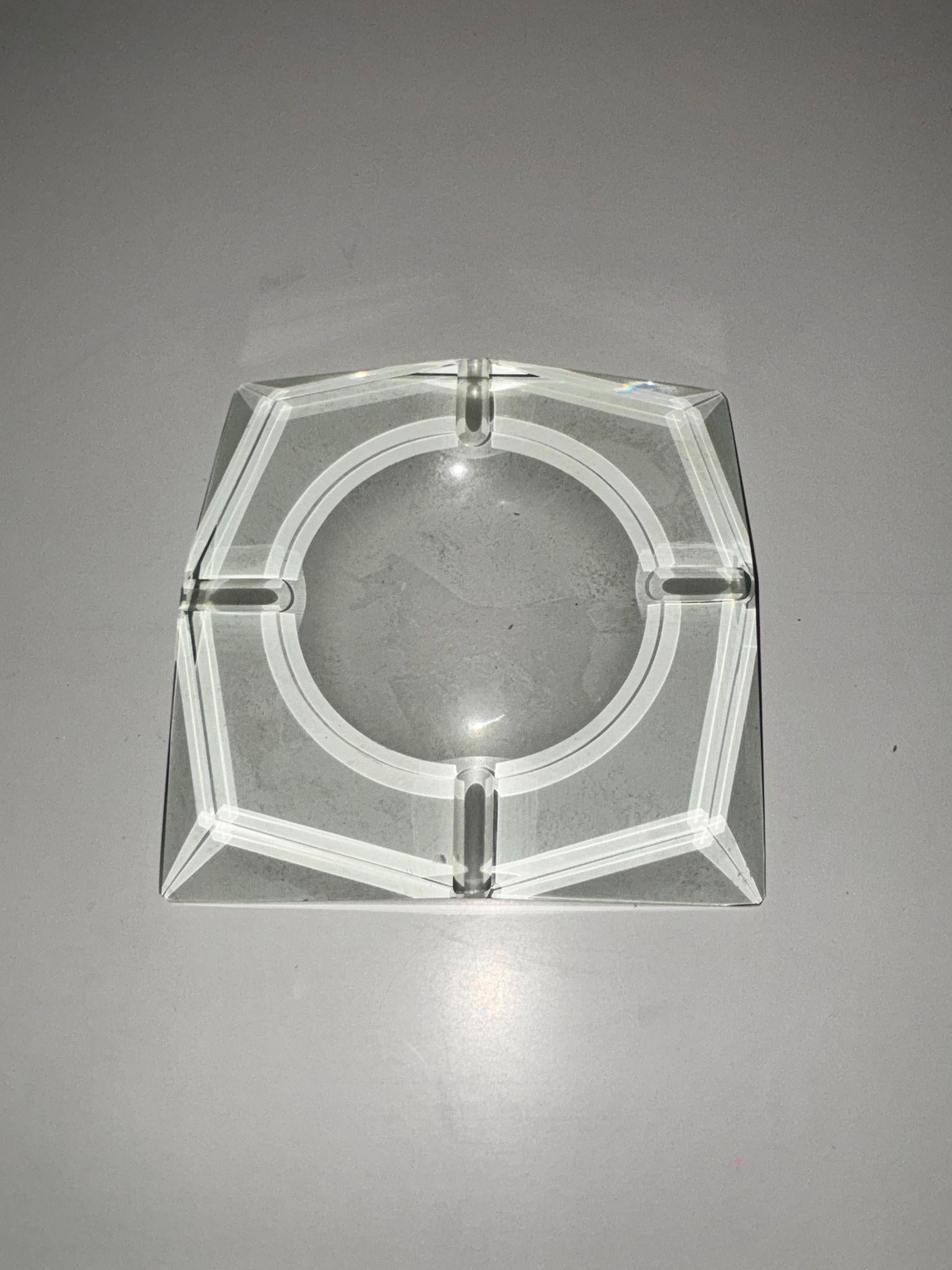 Intagliato a mano Posacenere in cristallo sfaccettato unicamente diamante Fontana Arte 1950 in vendita