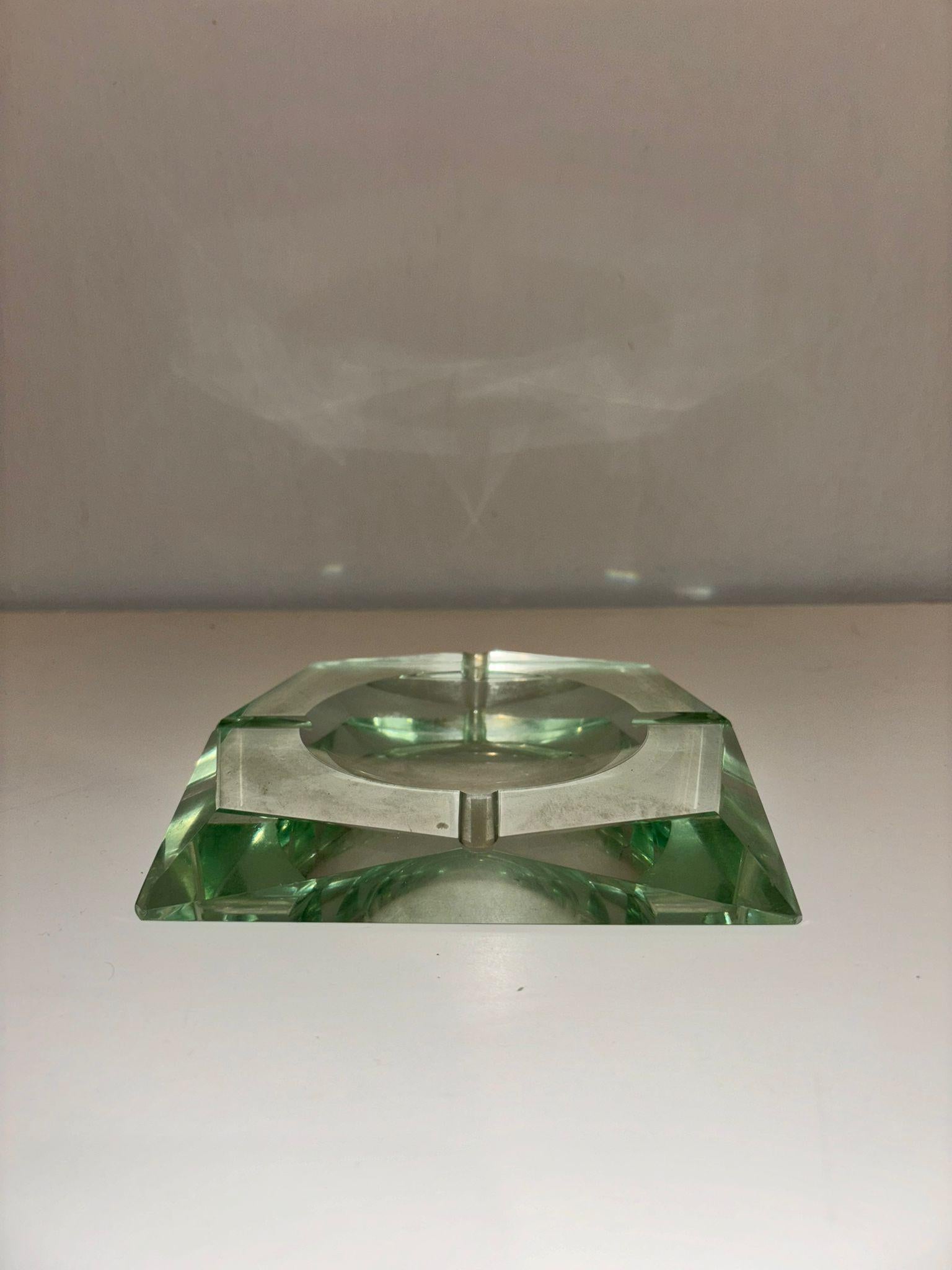 Posacenere in cristallo sfaccettato unicamente diamante Fontana Arte 1950 In condizioni buone in vendita a Palermo, IT