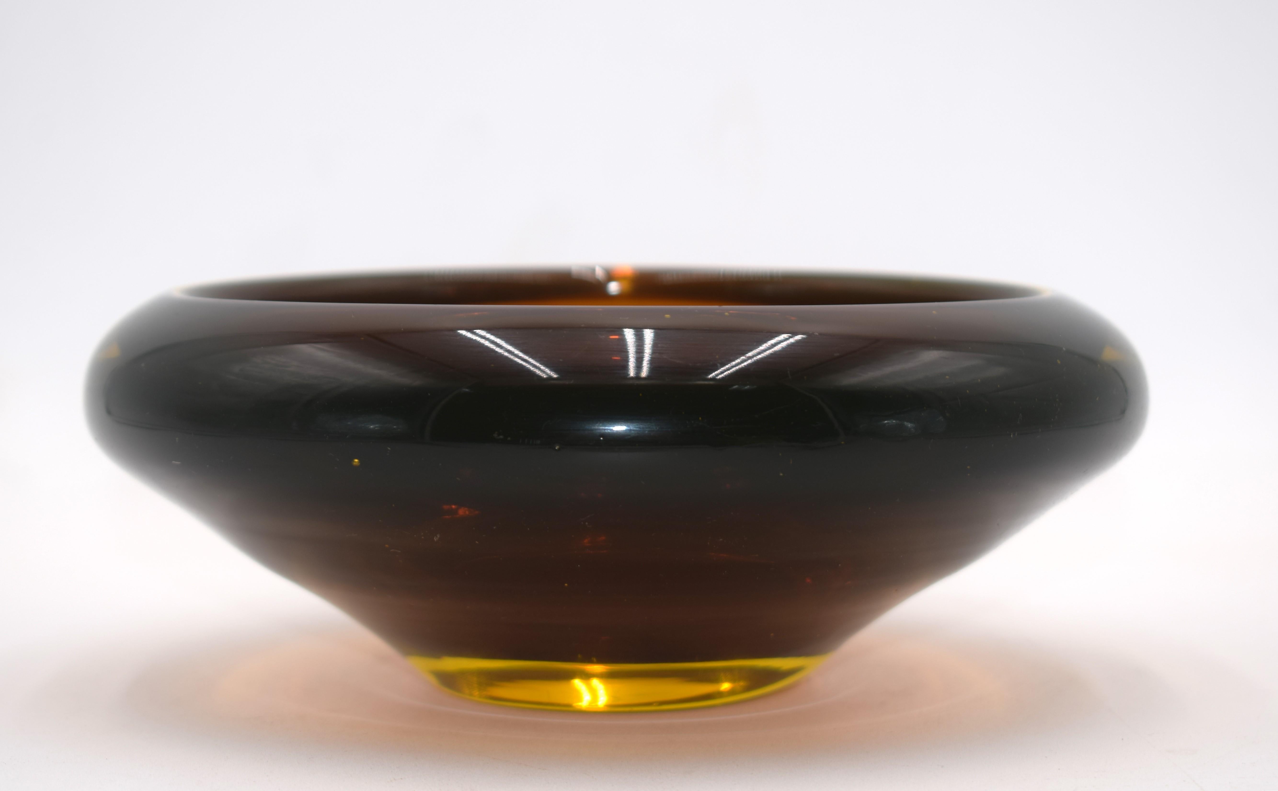 Mid-Century Modern Murano glass ashtray, 1970s. For Sale