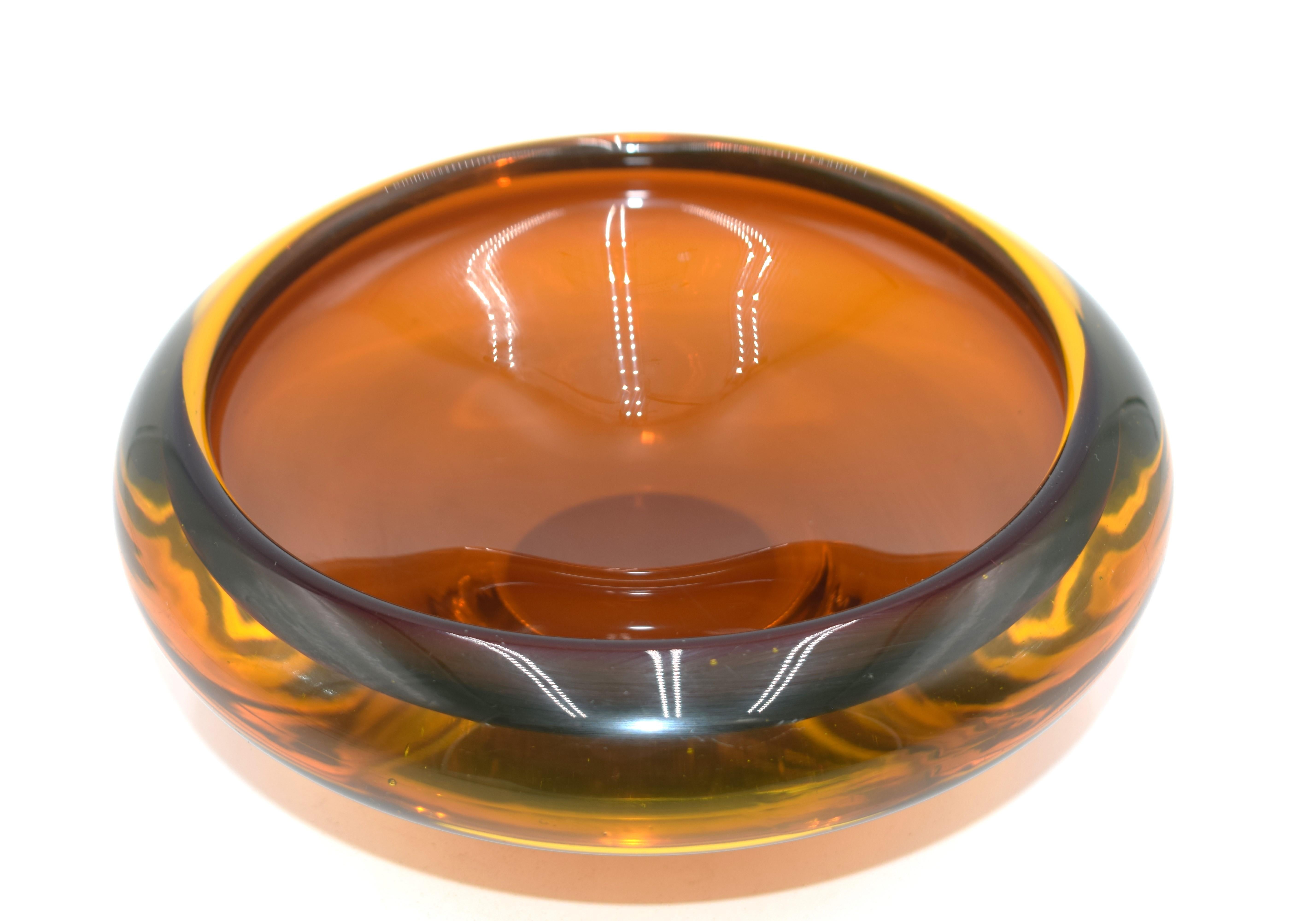 Murano glass ashtray, 1970s. In Good Condition For Sale In Palermo, PA