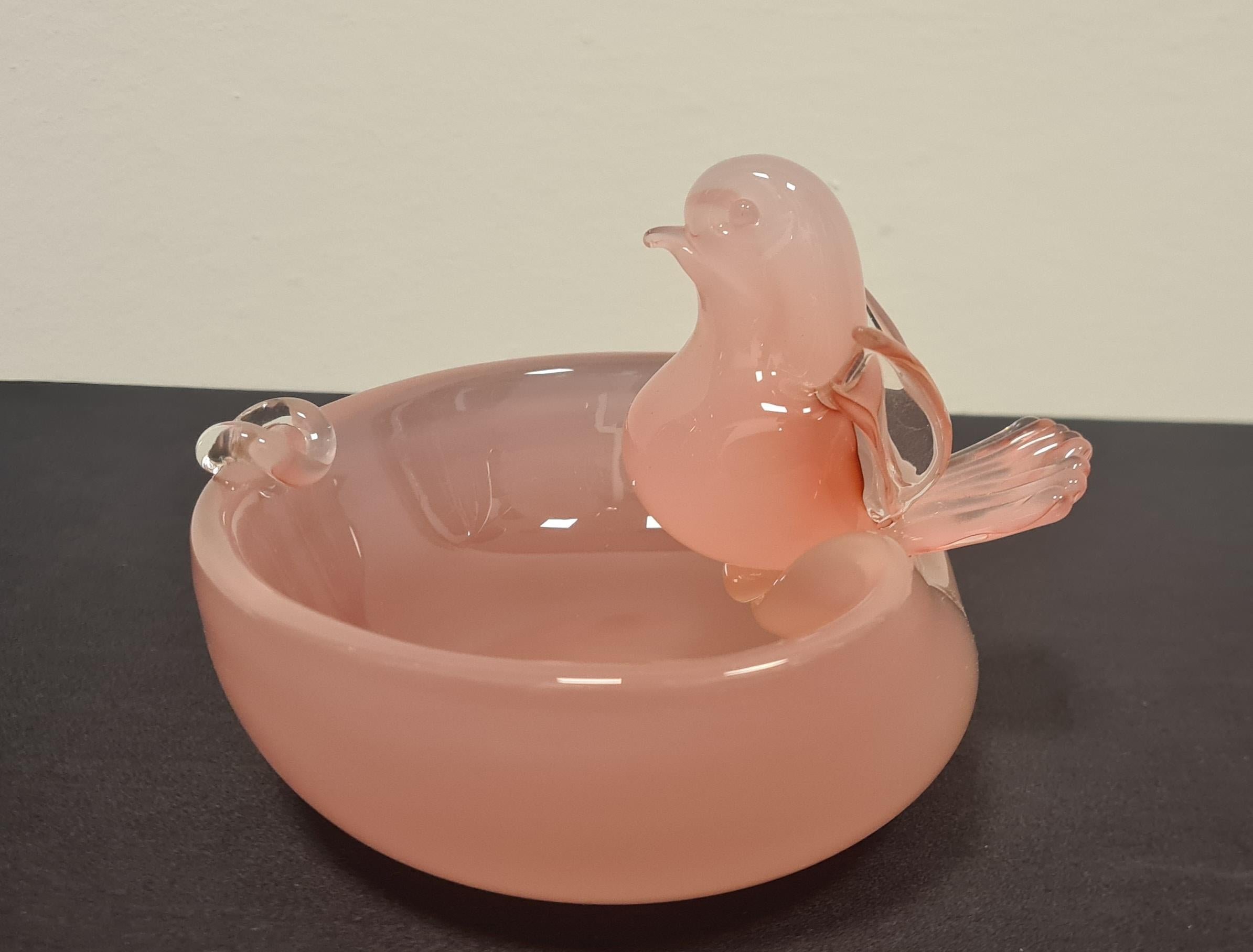 Opalescent pink glass ashtray by Archimede Seguso In Excellent Condition For Sale In Torino, IT