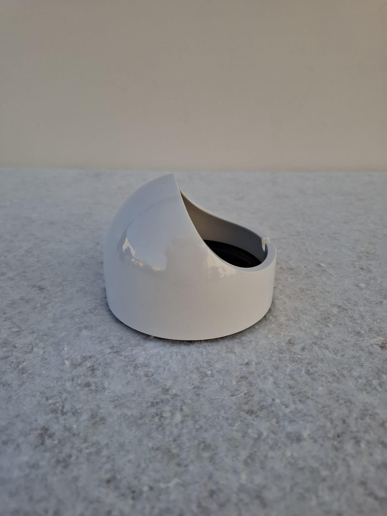 OPI MILANO nautical ashtray, Cini&Nils Design, Made in Italy, 1970s. 
Rare metal nautical safety ashtray with non-slip rubber base, color White. With ORIGINAL box included. 
The price of shipping is for the Italian territory, for the islands and for