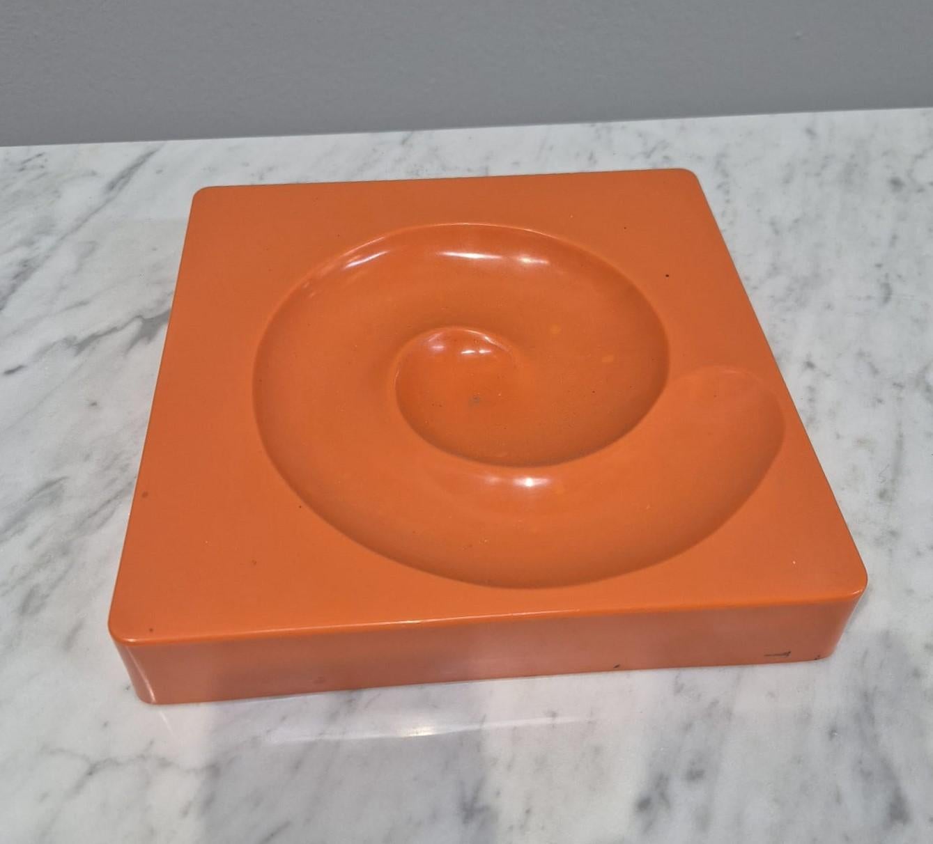 Mid-20th Century Peduzzi Riva orange Spiros ashtray for Artemide, 1960s For Sale