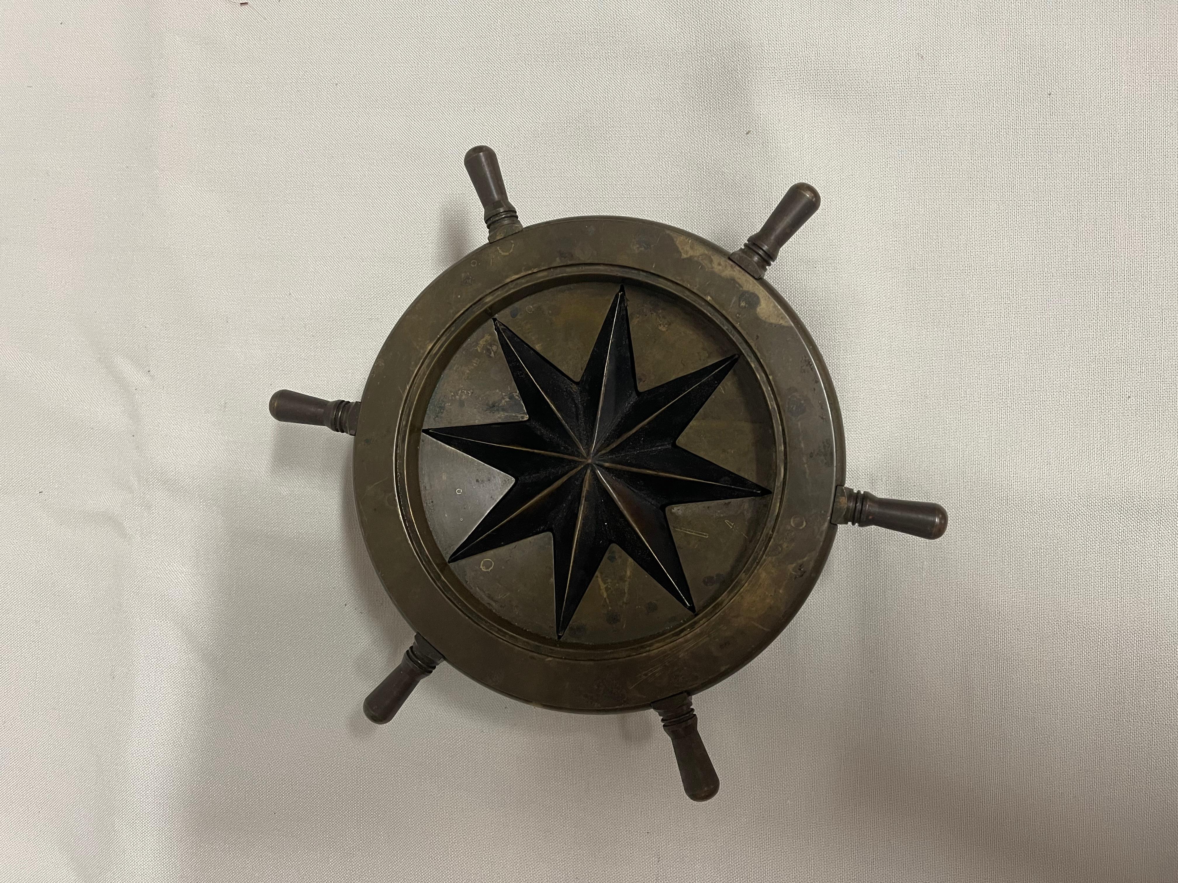 Cendrier étoile de mer en laiton 1920 - Collection privée Domenico Rugiano