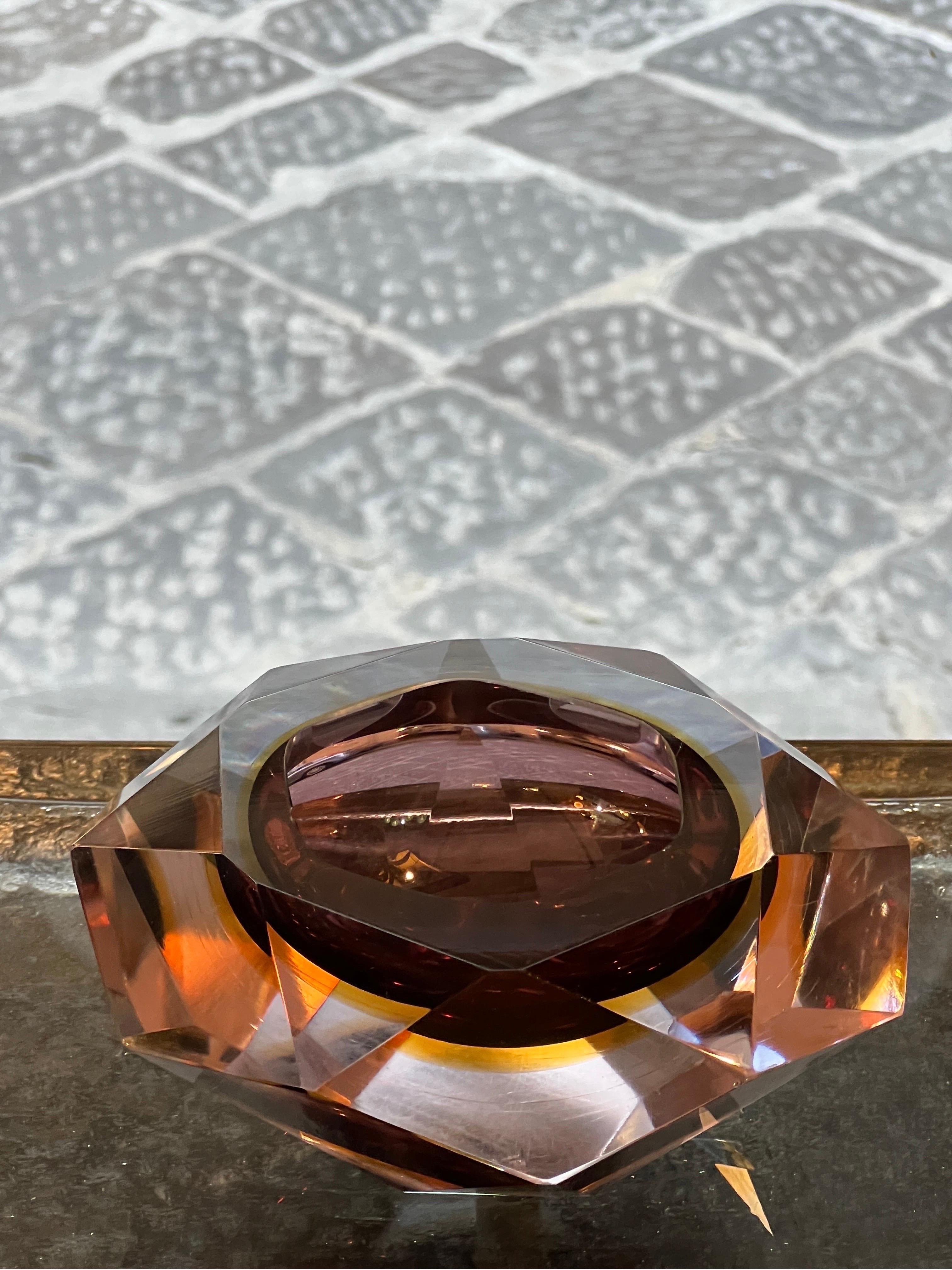Posacenere Vintage in Vetro di Murano sfaccettato attribuito a Seguso realizzato con la tecnica del vetro 