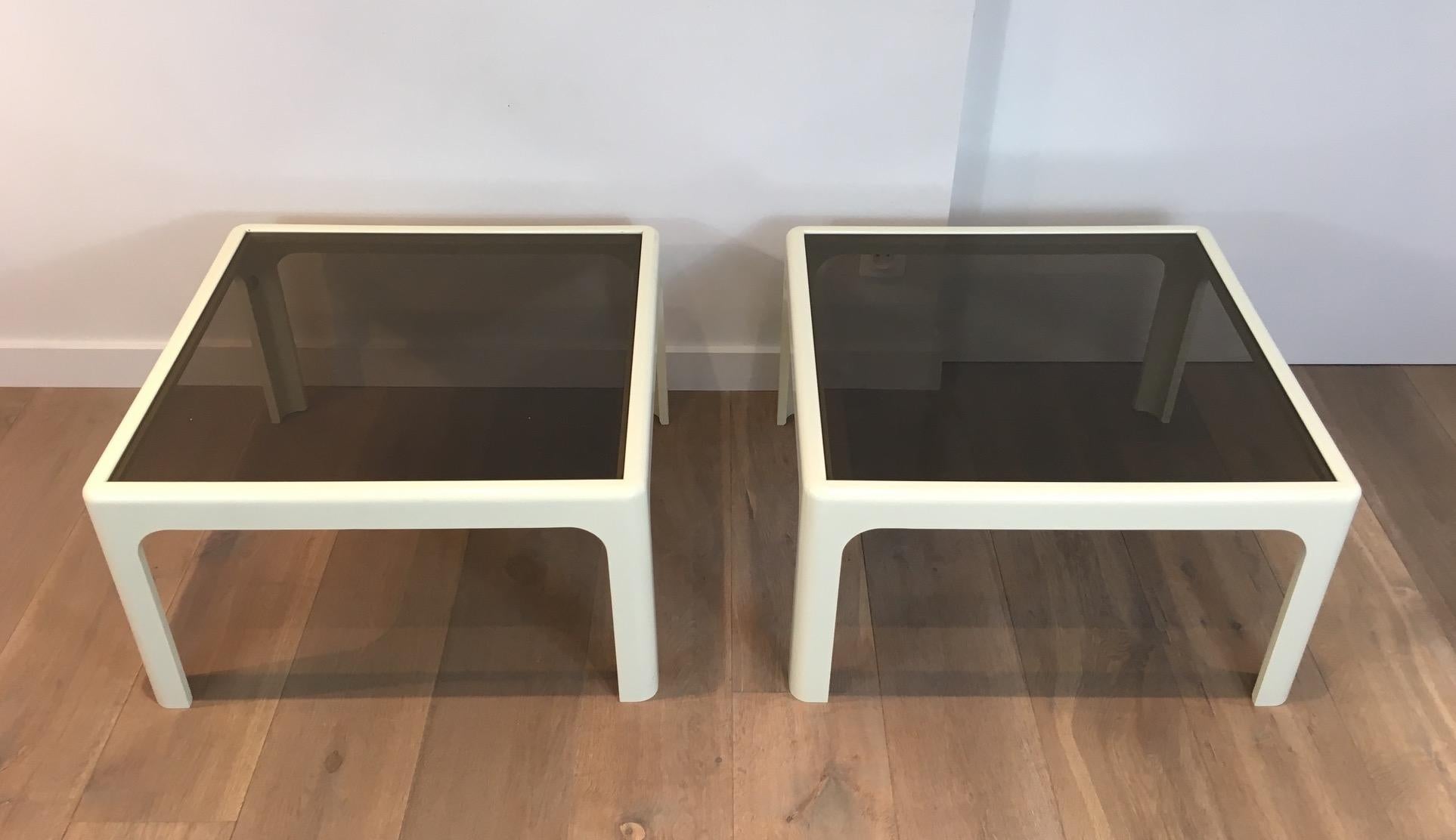 Pareja de mesas auxiliares grandes de fibra de vidrio blanca. Obra alemana firmada Poschinger. 1970s en venta 2