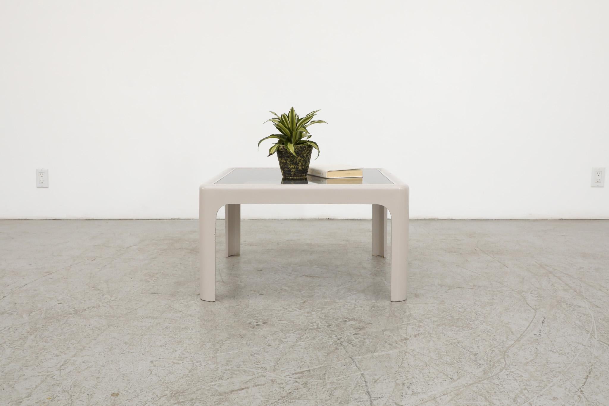 Poschinger Pur-Möbel Table basse carrée en verre gris pâle et bronze MOD Acrylique en vente 7