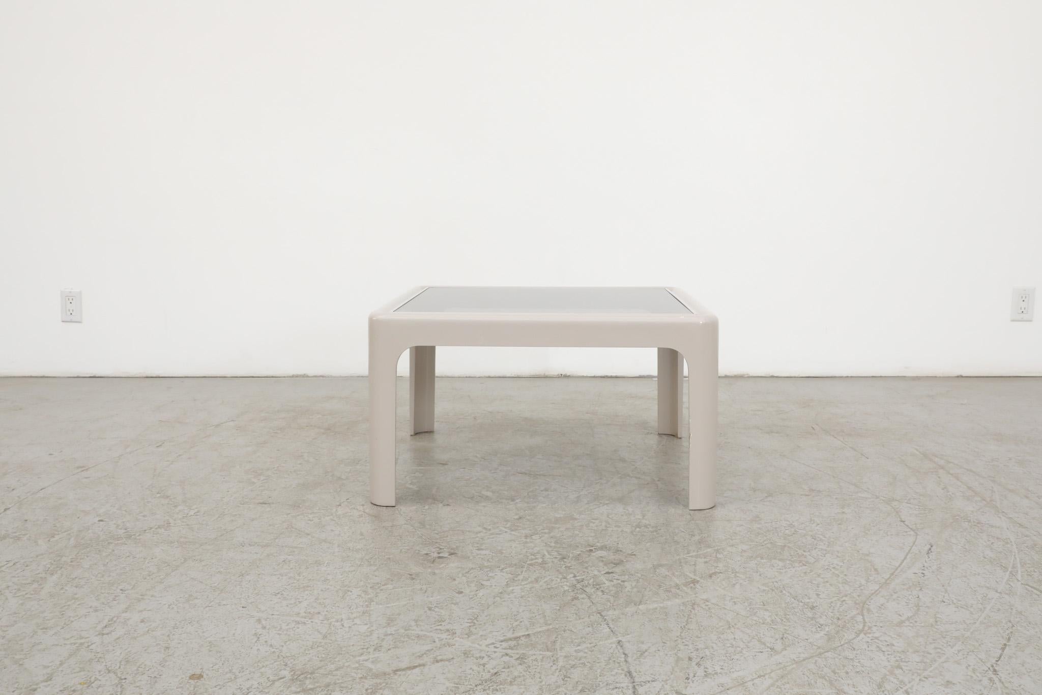 Allemand Poschinger Pur-Möbel Table basse carrée en verre gris pâle et bronze MOD Acrylique en vente