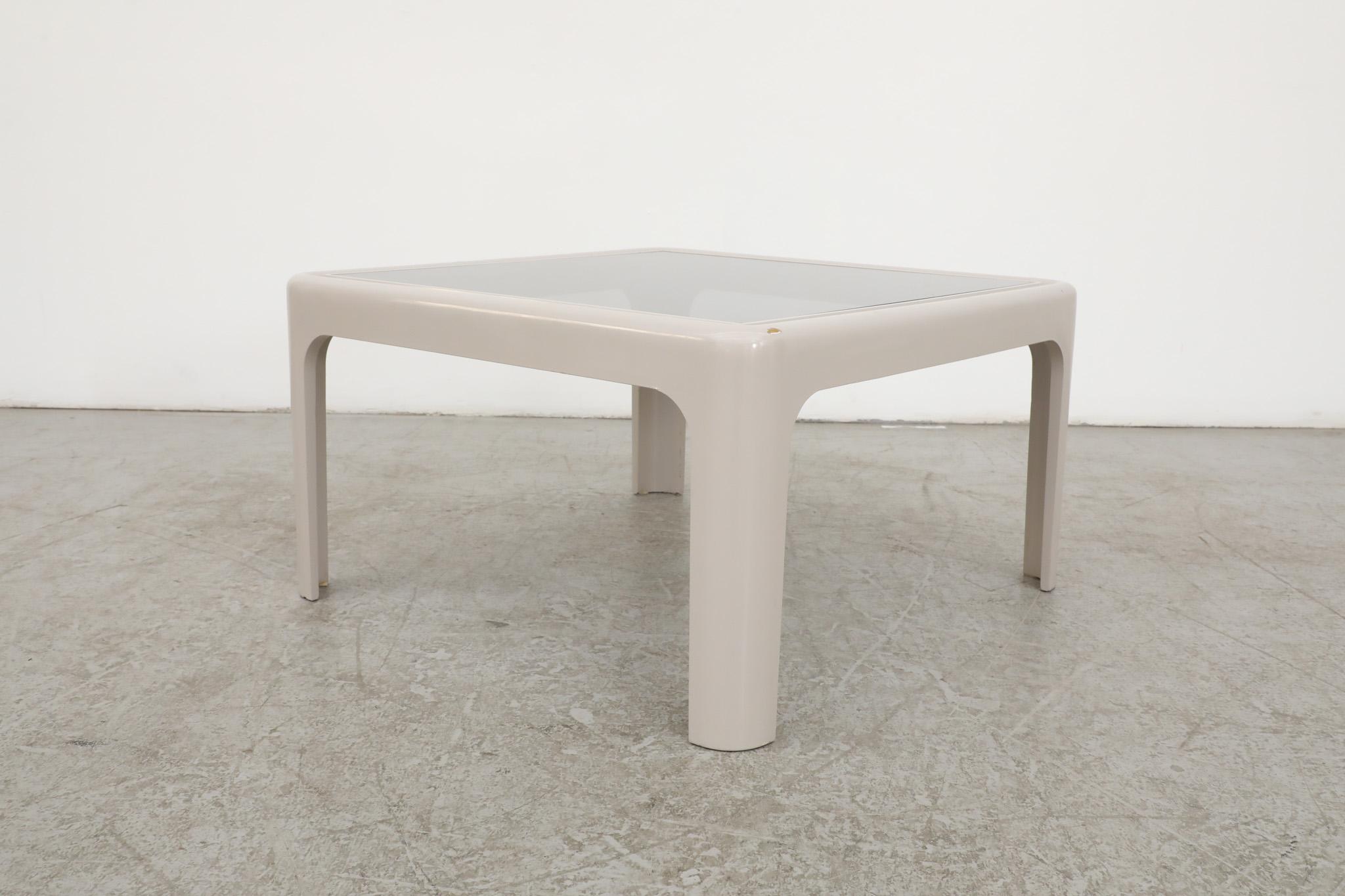 Fin du 20e siècle Poschinger Pur-Möbel Table basse carrée en verre gris pâle et bronze MOD Acrylique en vente