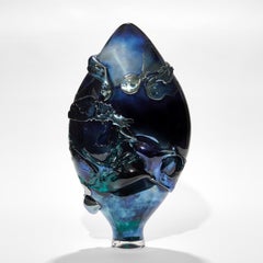 Sculpture en verre bleu métallisé, pétrole et vert sarcelle Poseidon de Bethany Wood