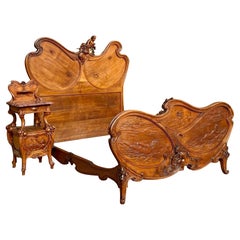 Poseidon e Anfitrite, letto e comodino in noce Art Nouveau XIX secolo