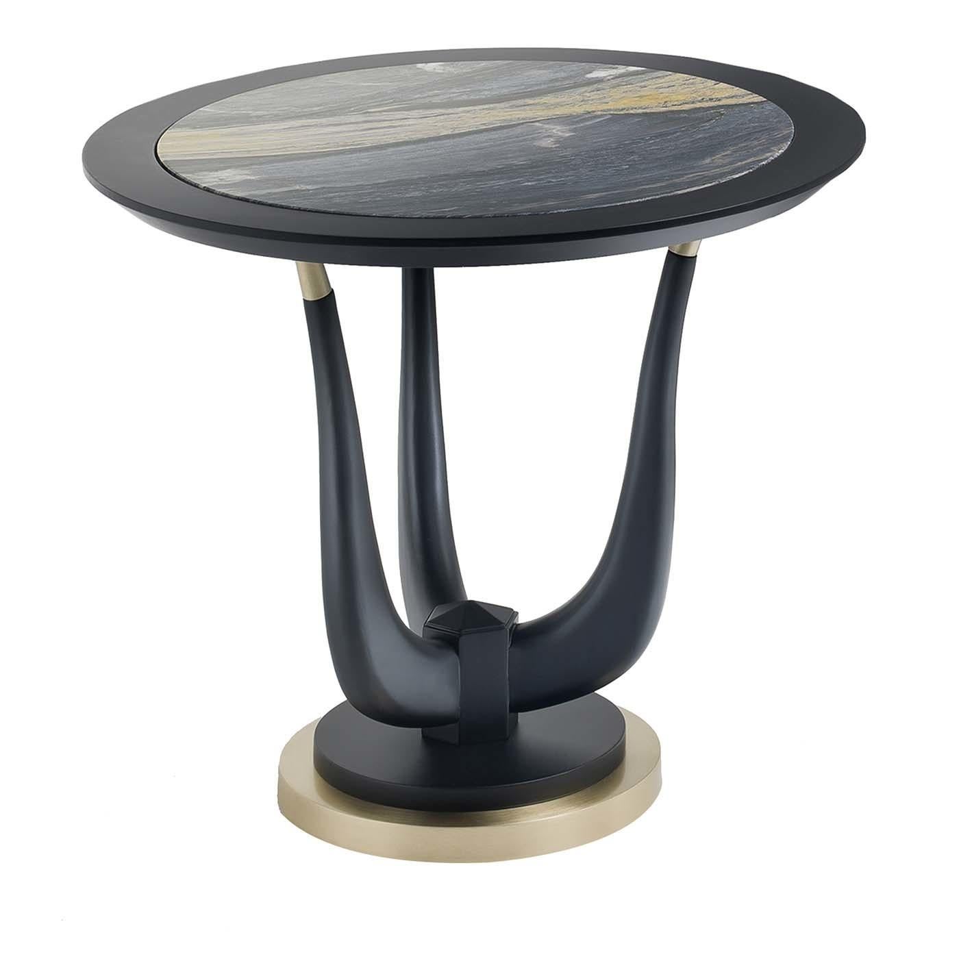 This stunning side table combines high-quality materials, exquisite finishes, and a design that is both classic and modern. Creating a mesmerizing combination of round volumes and sinuous lines, this piece boasts a satin-finished brass round base on