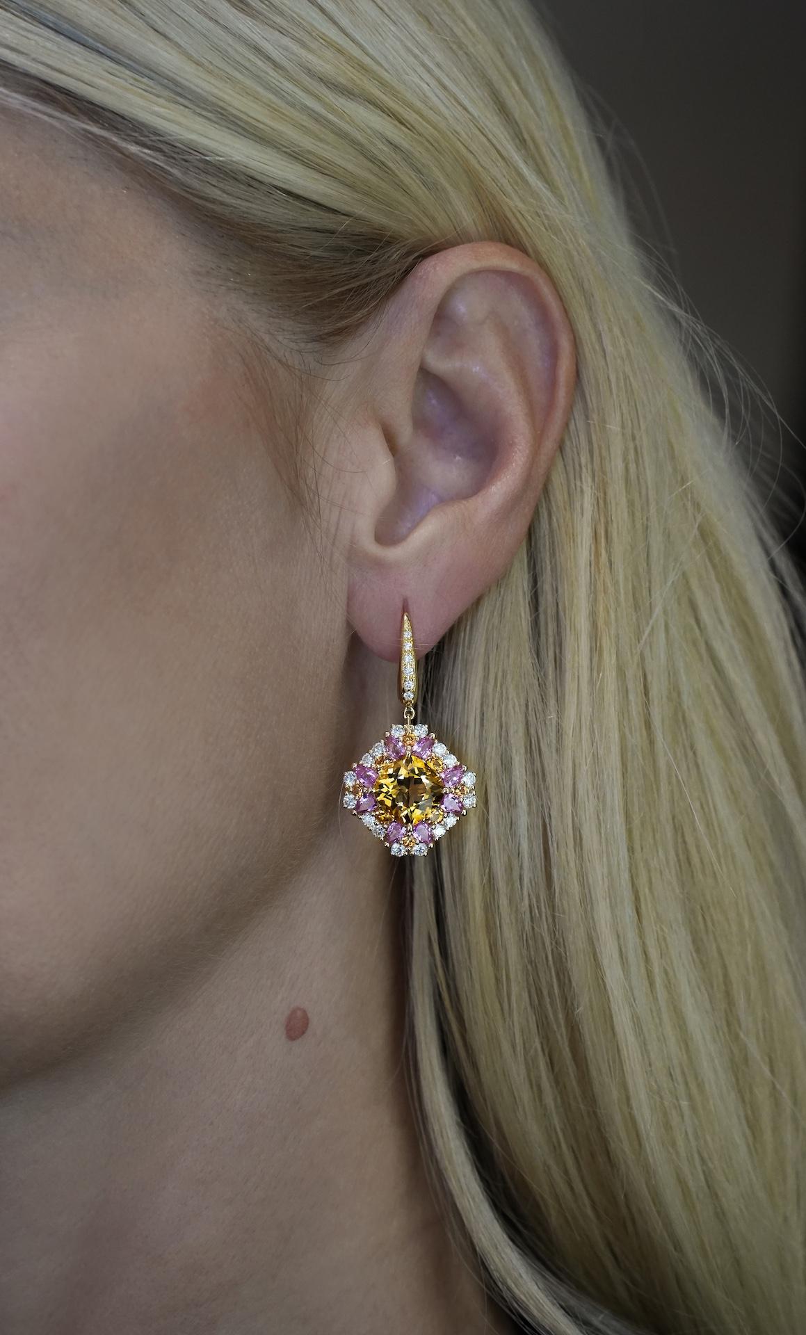Boucles d'oreilles exclusives en or jaune 18K avec citrine, saphirs et diamants en vente 1