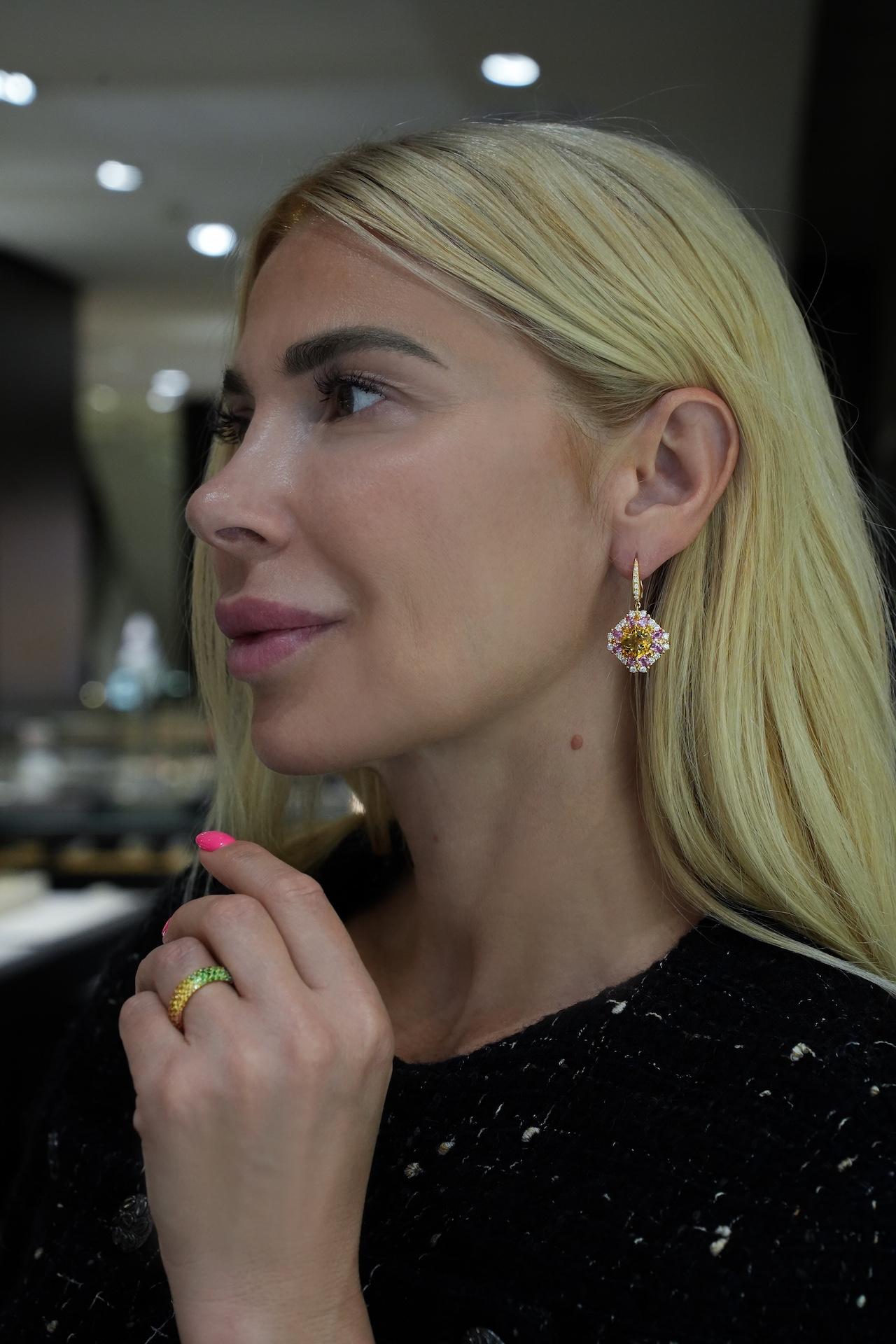 Boucles d'oreilles exclusives en or jaune 18K avec citrine, saphirs et diamants en vente 2
