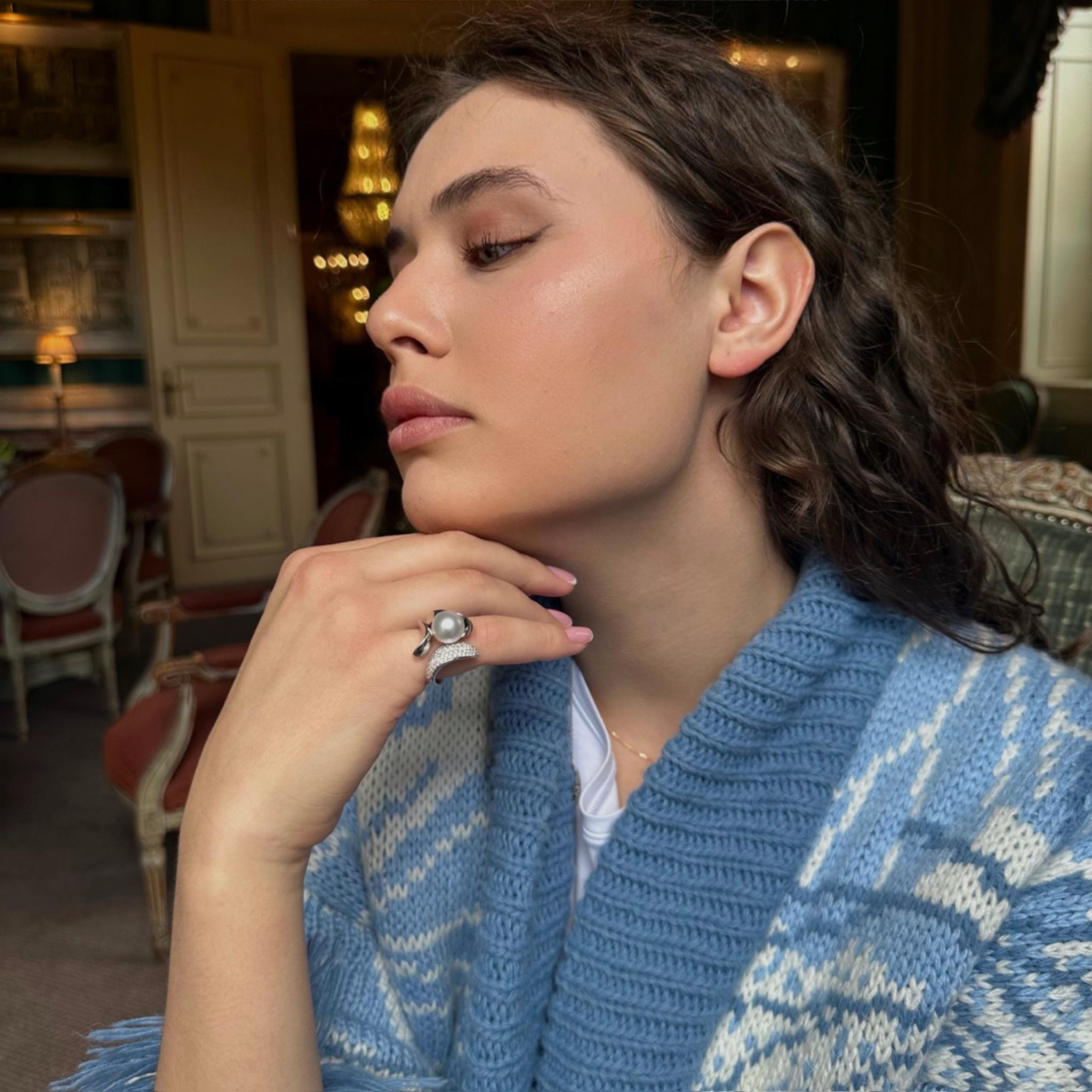 Posh Orecchini a clip con diamante e zaffiro blu per lei In condizioni Nuovo in vendita a Genève, GE
