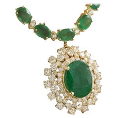 50 % Breathtaking Diamond 18 Karat Yellow Gold Green Emerald Pendant Necklace