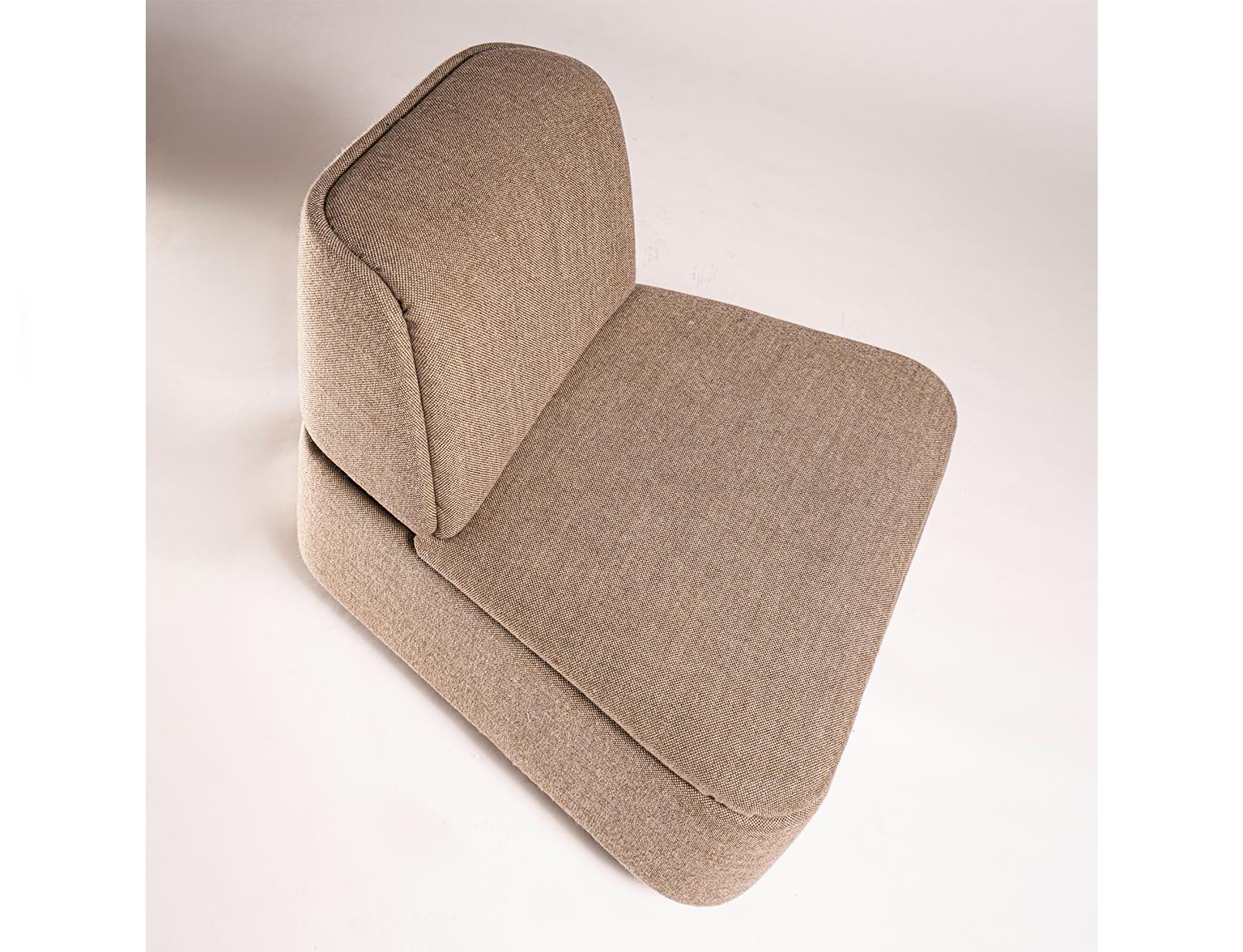 Possible Eams, Charismatic Set Enclosing Three Lounge Chairs from the 1970s In Good Condition For Sale In Los Angeles, CA