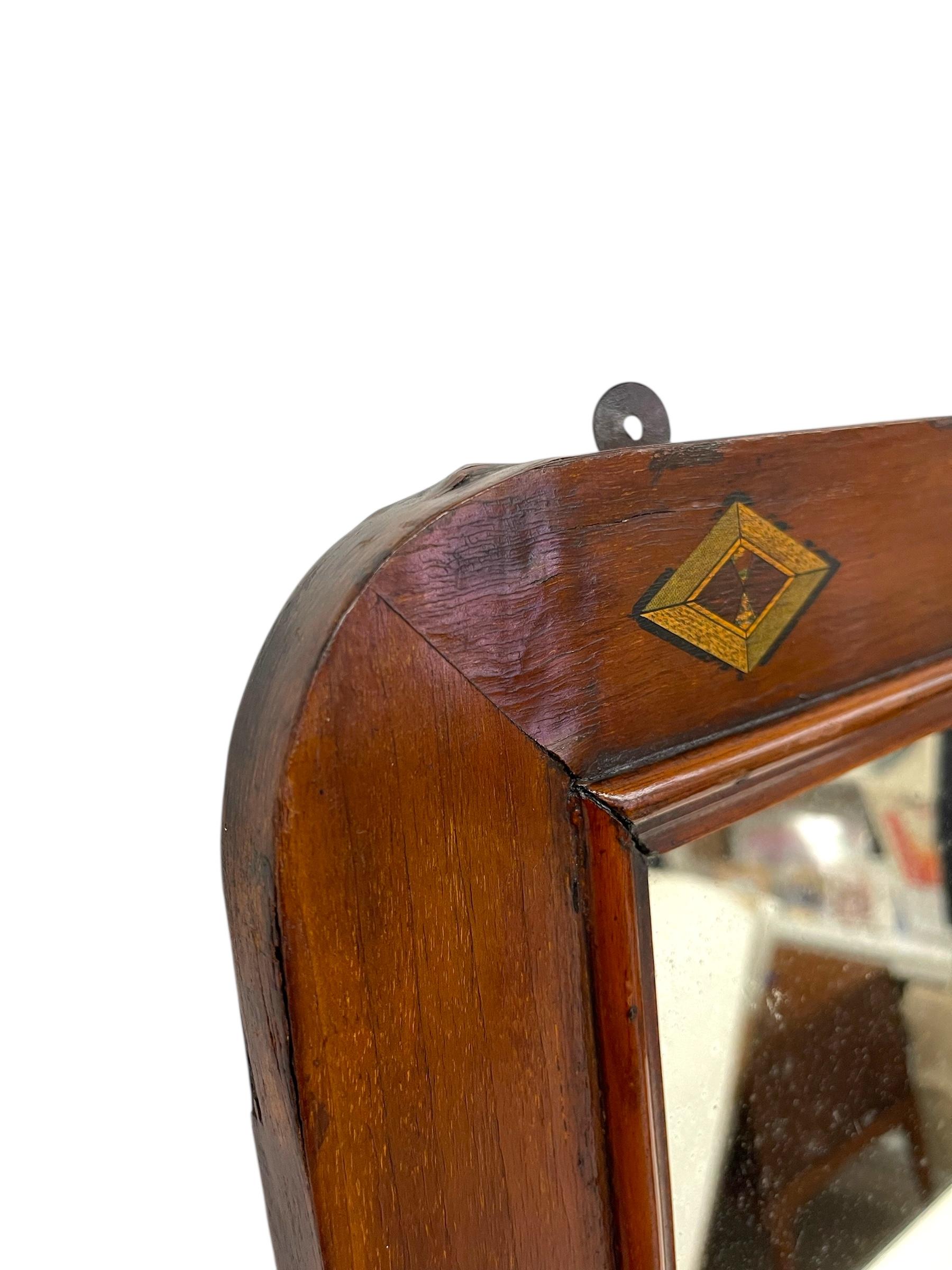 Possiblement Antique Arts and Crafts Painted Mahogany Toned Wall Mirror (miroir peint en acajou) en vente 3