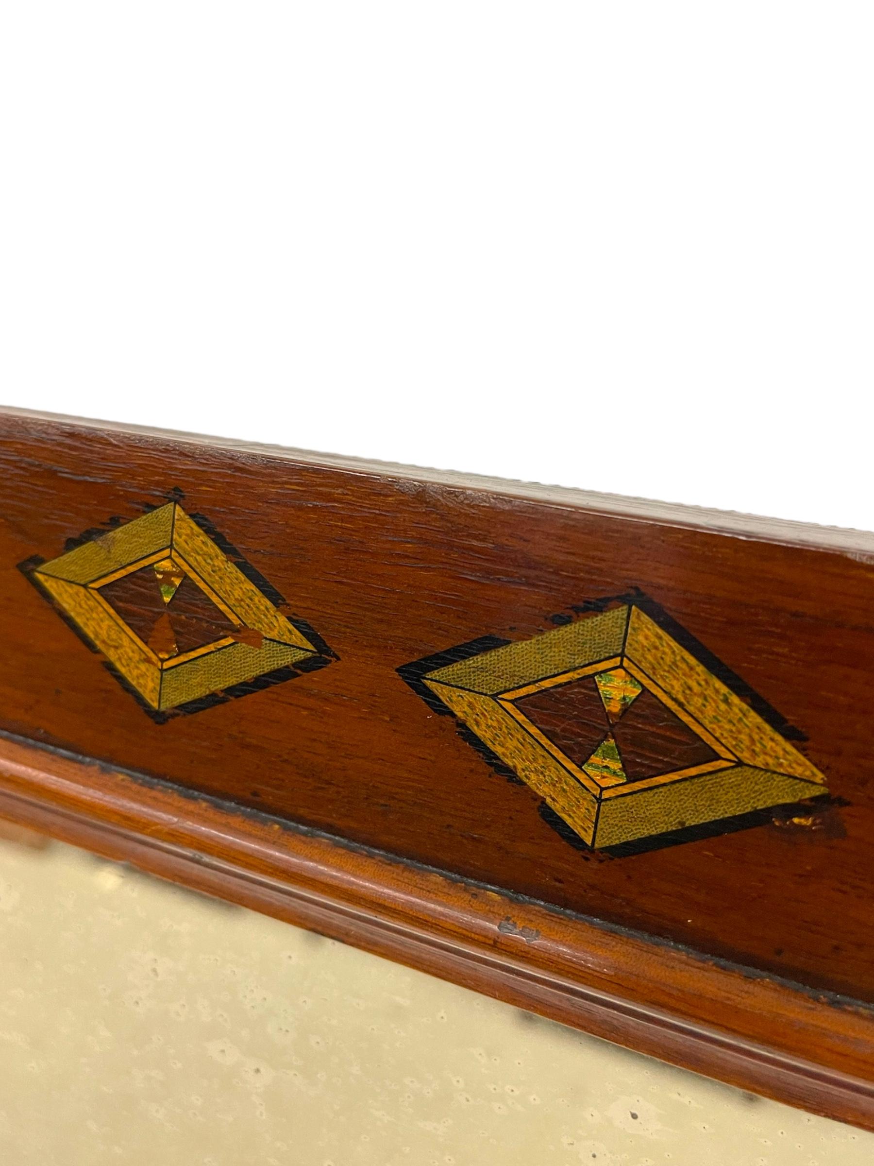Possiblement Antique Arts and Crafts Painted Mahogany Toned Wall Mirror (miroir peint en acajou) en vente 4