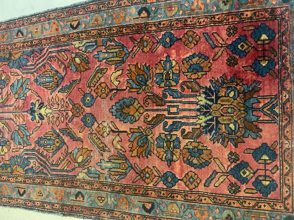 Textile Possiblement ancien tapis persan Hamadan, laine nouée à la main. en vente