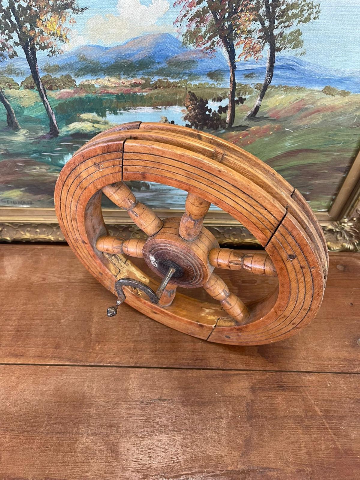 Forse antico arcolaio in legno. In condizioni buone in vendita a Seattle, WA