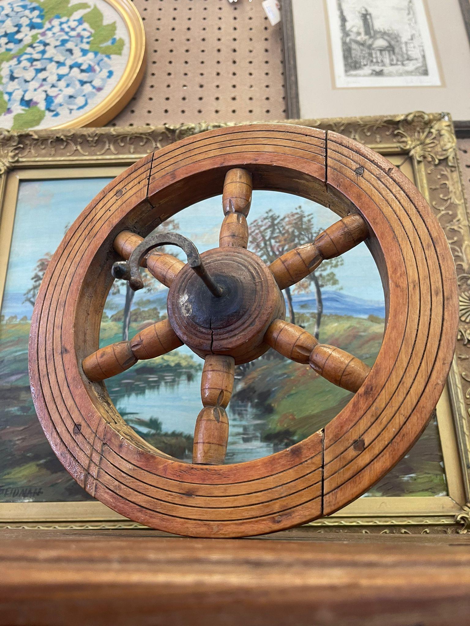 Fine XX secolo Forse antico arcolaio in legno. in vendita