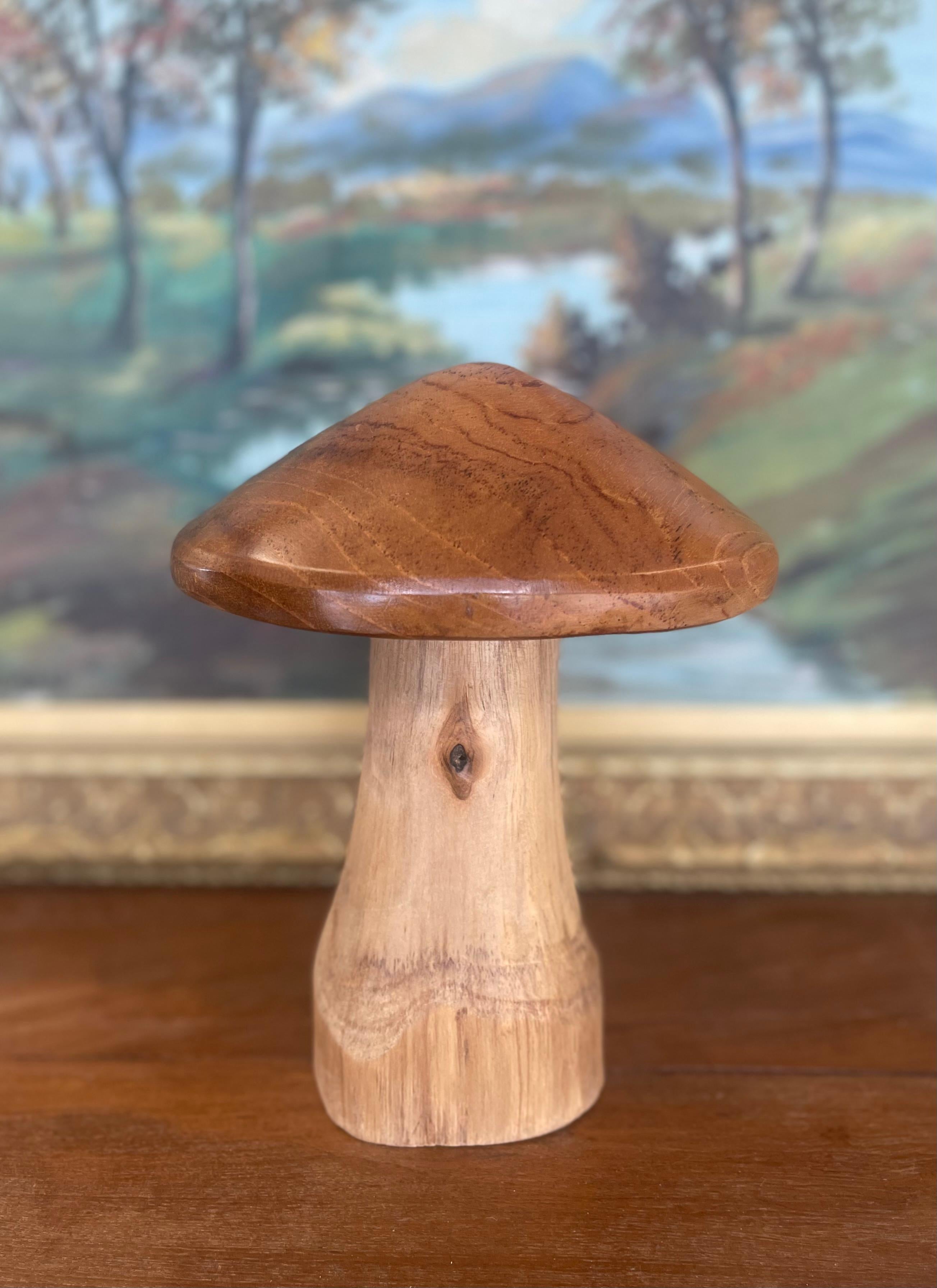 Sculpture en forme de champignon en bois massif probablement tournée à la main, art populaire moderne du milieu du siècle Bon état - En vente à Seattle, WA