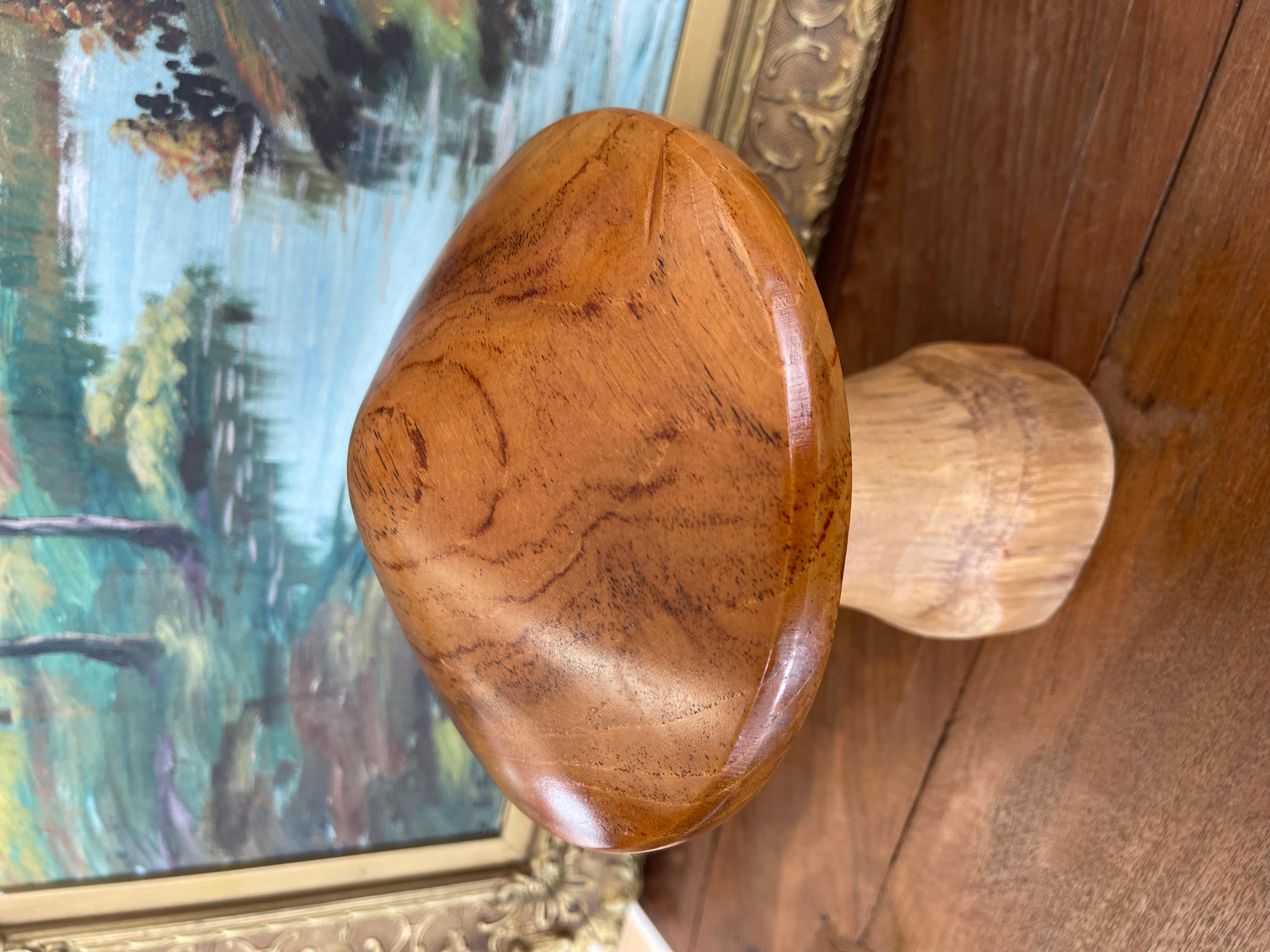 Fin du 20e siècle Sculpture en forme de champignon en bois massif probablement tournée à la main, art populaire moderne du milieu du siècle en vente