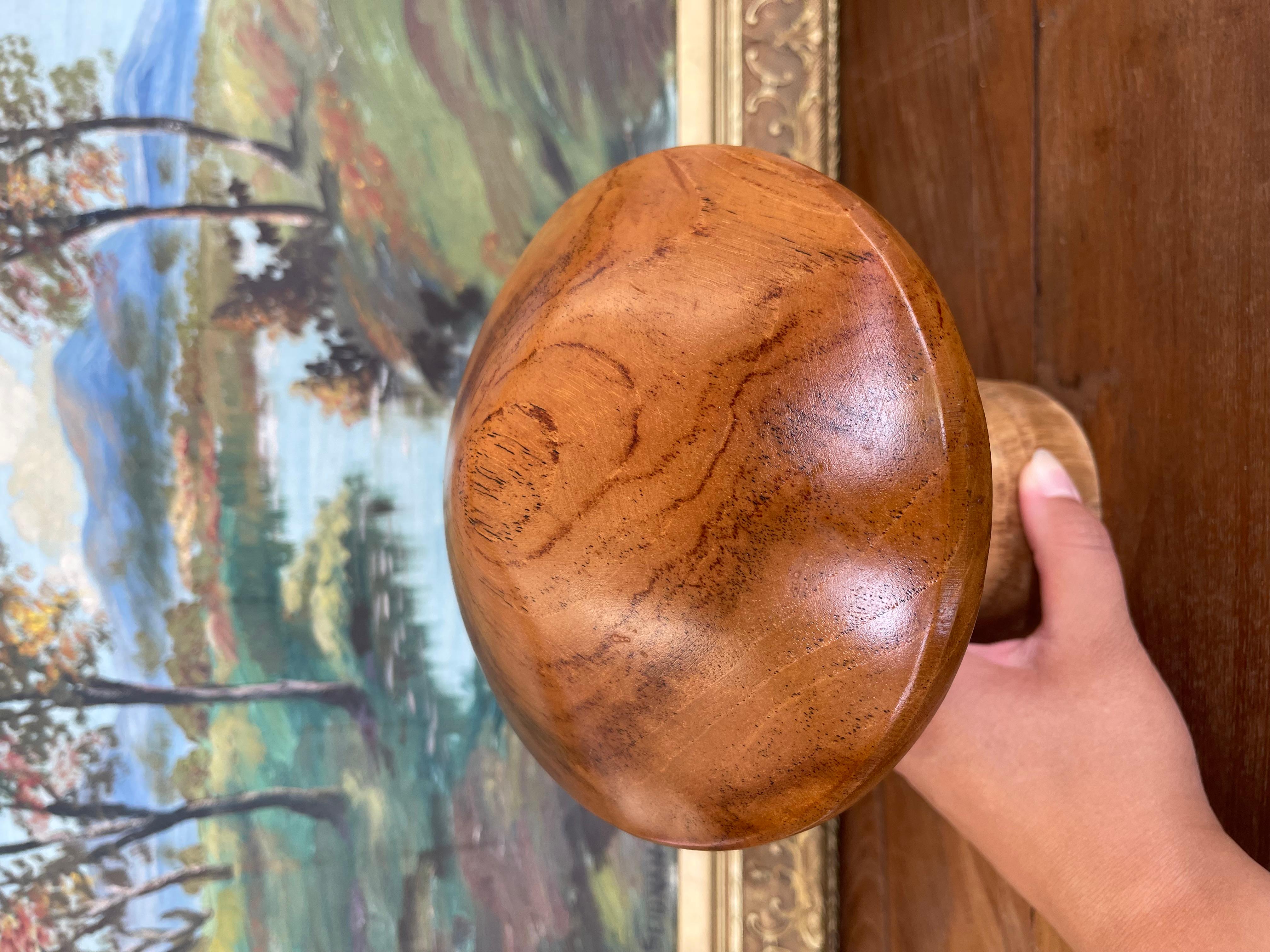 Sculpture en forme de champignon en bois massif probablement tournée à la main, art populaire moderne du milieu du siècle en vente 1