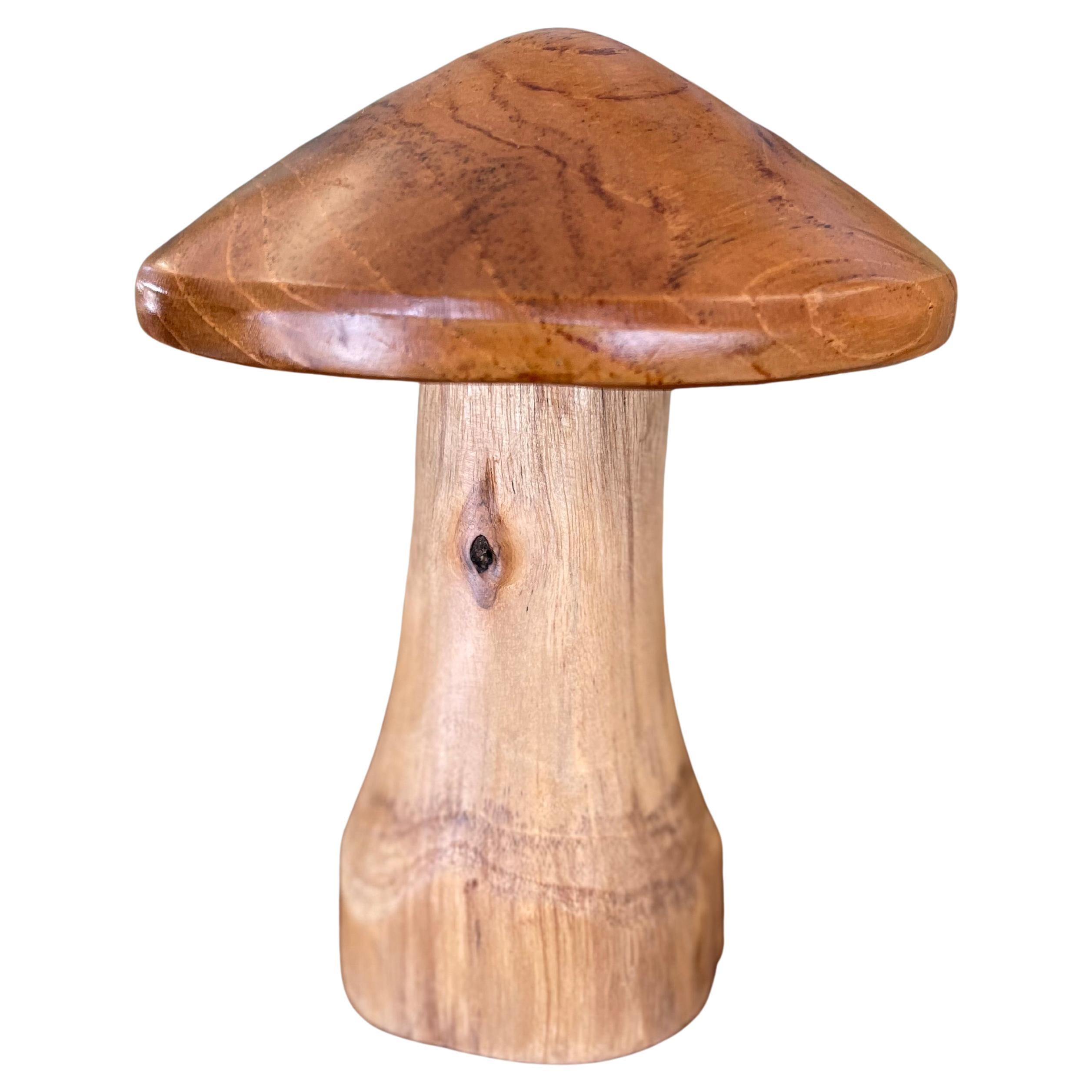 Sculpture en forme de champignon en bois massif probablement tournée à la main, art populaire moderne du milieu du siècle en vente