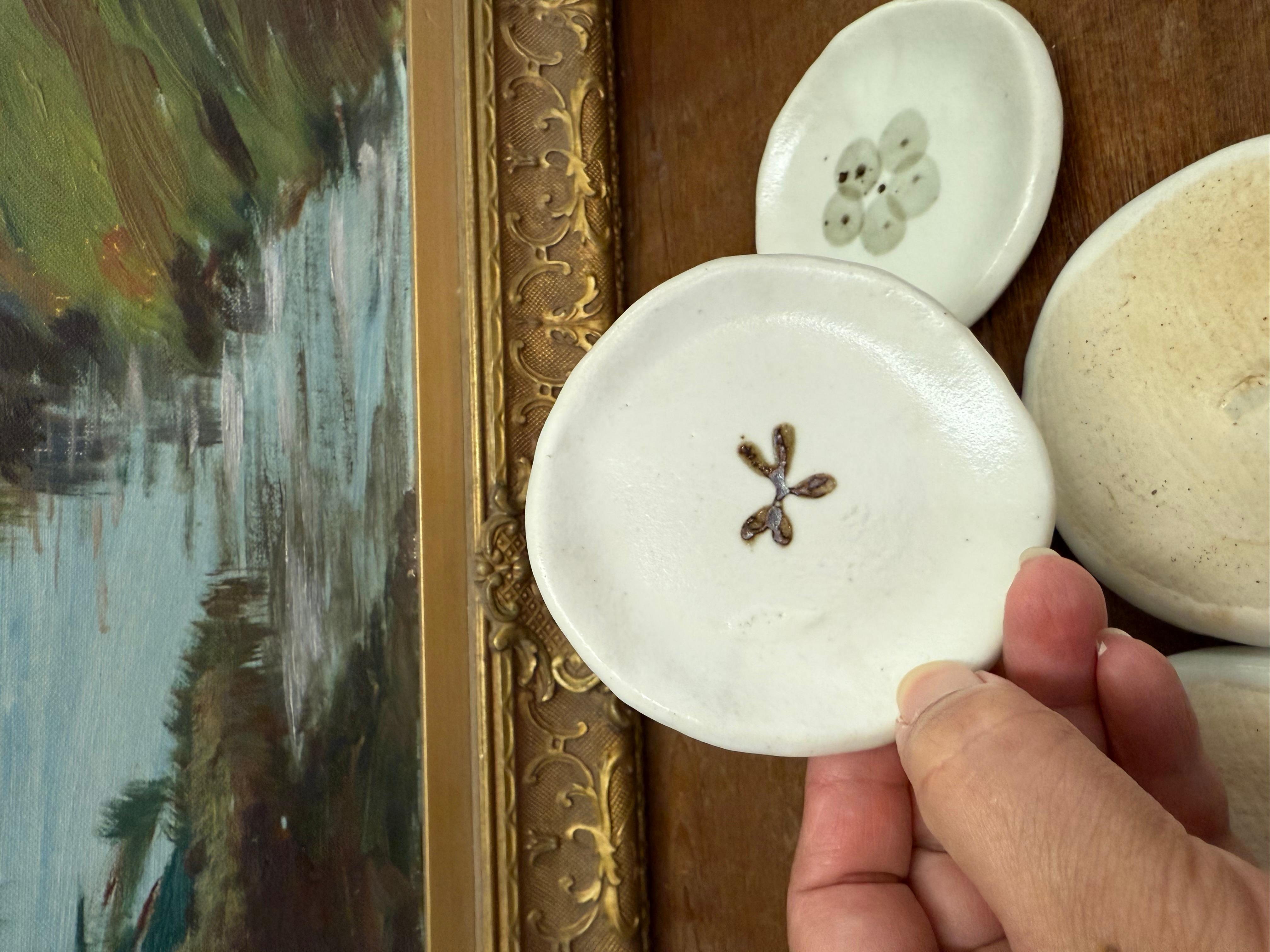Fin du 20e siècle Plats à bijoux vintage de style moderne du milieu du siècle dernier, fabriqués à la main en céramique. en vente