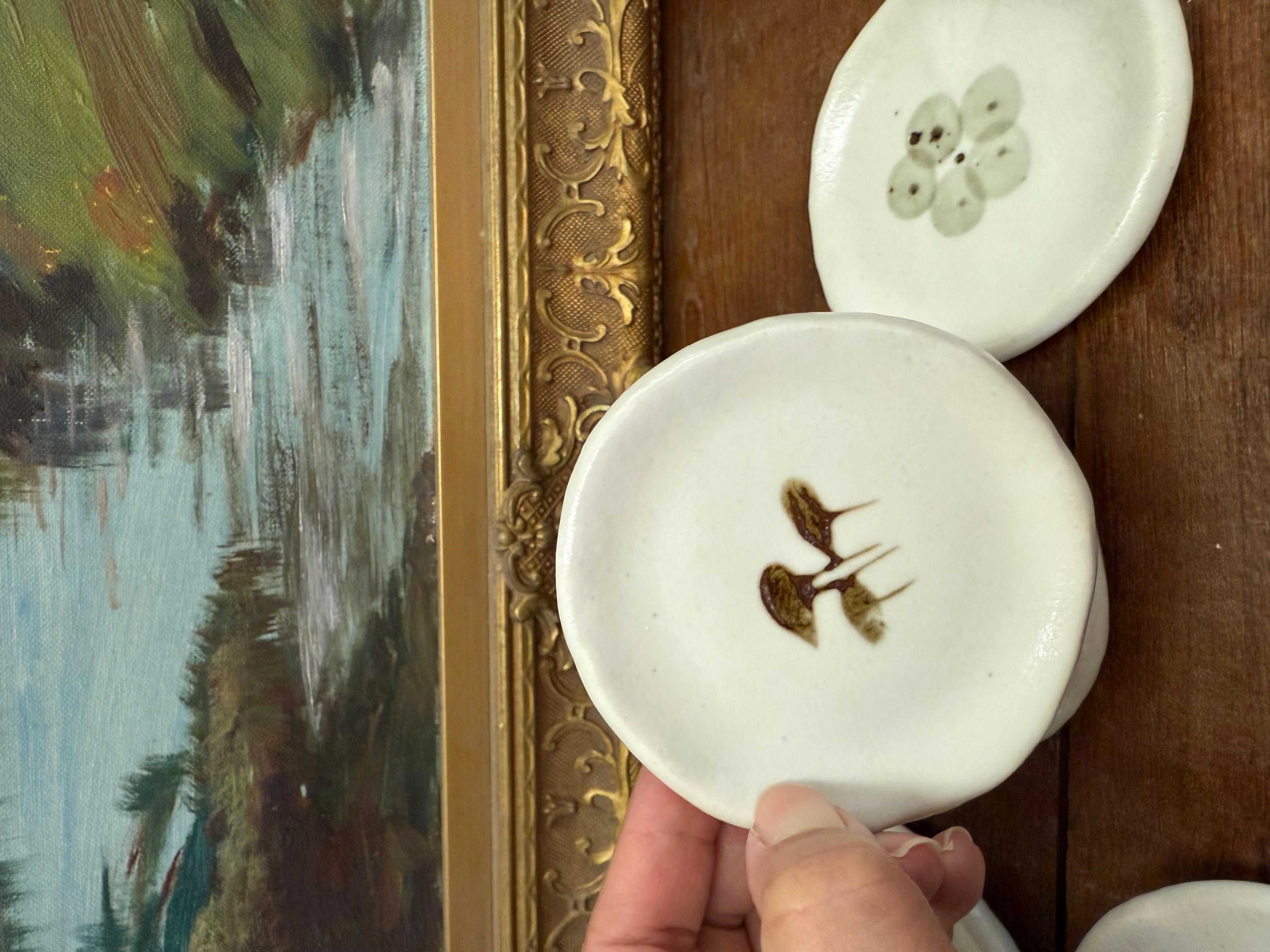 Céramique Plats à bijoux vintage de style moderne du milieu du siècle dernier, fabriqués à la main en céramique. en vente